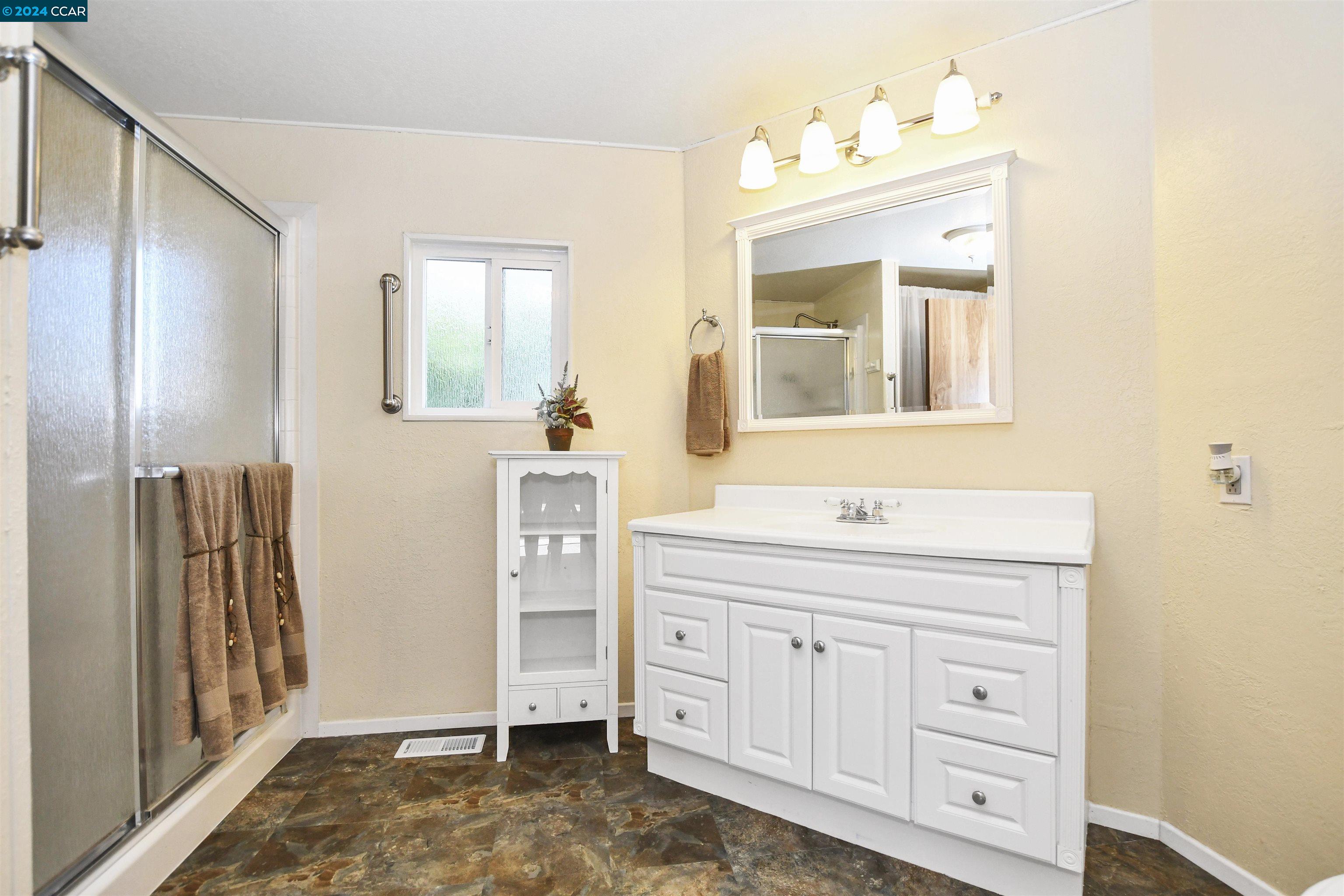 Detail Gallery Image 14 of 37 For 1812 Paris Lane, Antioch,  CA 94509 - 2 Beds | 2 Baths