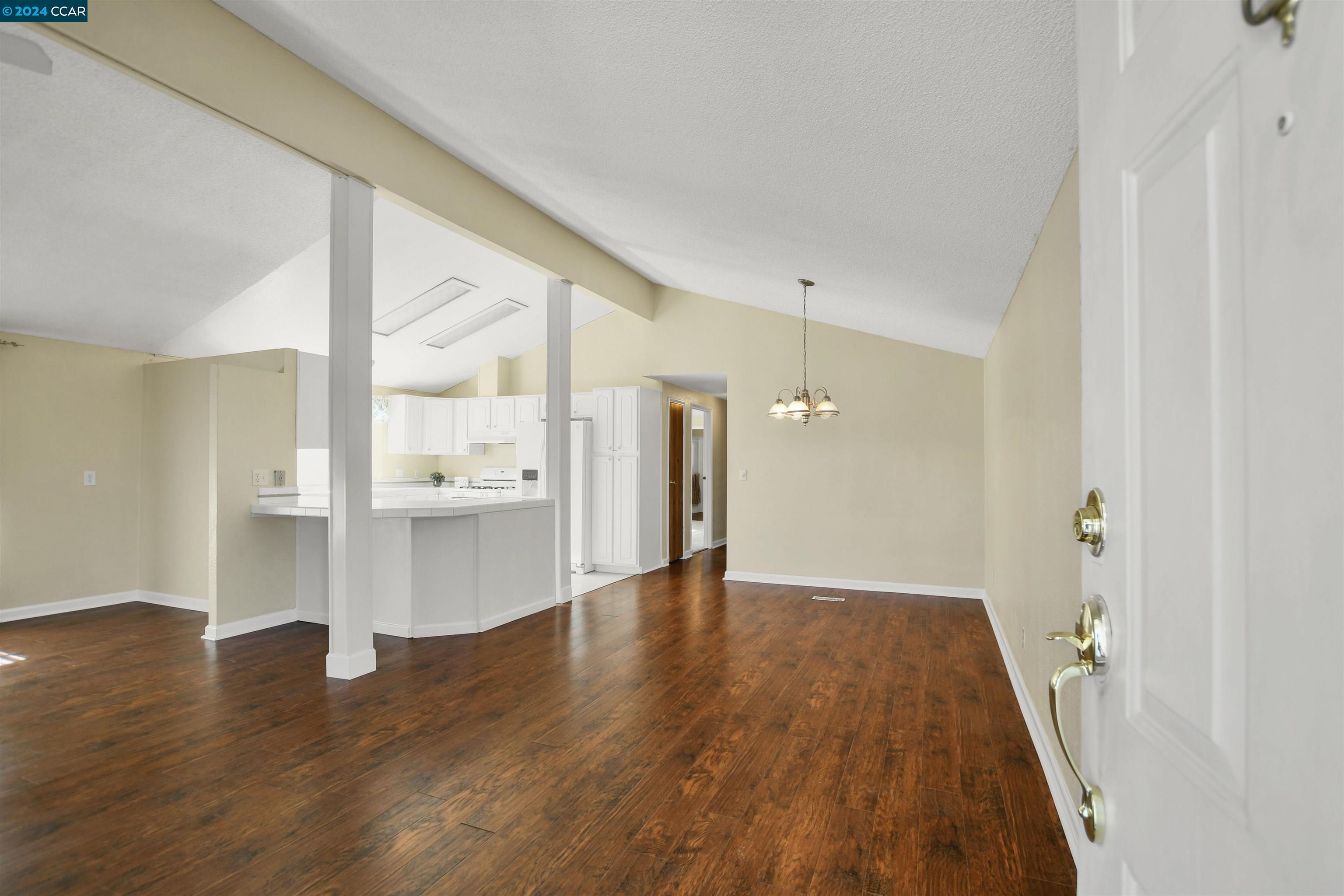 Detail Gallery Image 3 of 37 For 1812 Paris Lane, Antioch,  CA 94509 - 2 Beds | 2 Baths