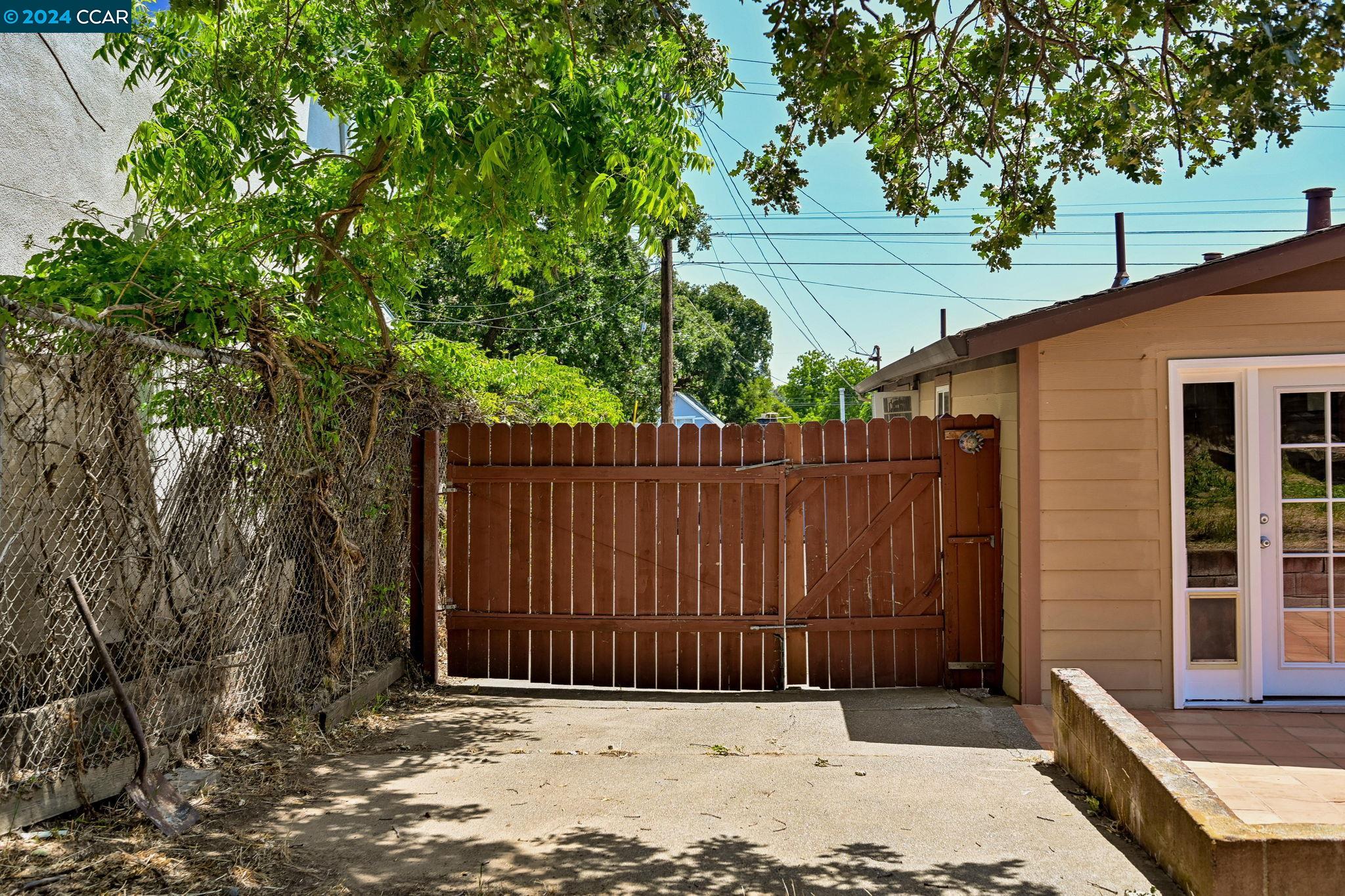 Detail Gallery Image 24 of 24 For 1241 Vine Ave, Martinez,  CA 94553 - 2 Beds | 1 Baths