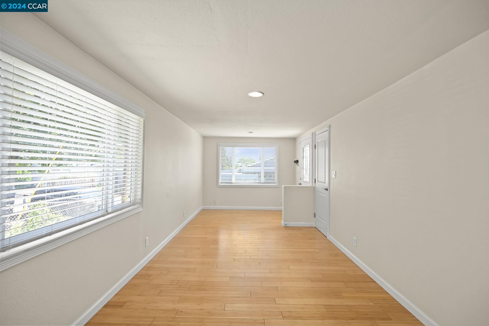 Detail Gallery Image 5 of 24 For 1241 Vine Ave, Martinez,  CA 94553 - 2 Beds | 1 Baths