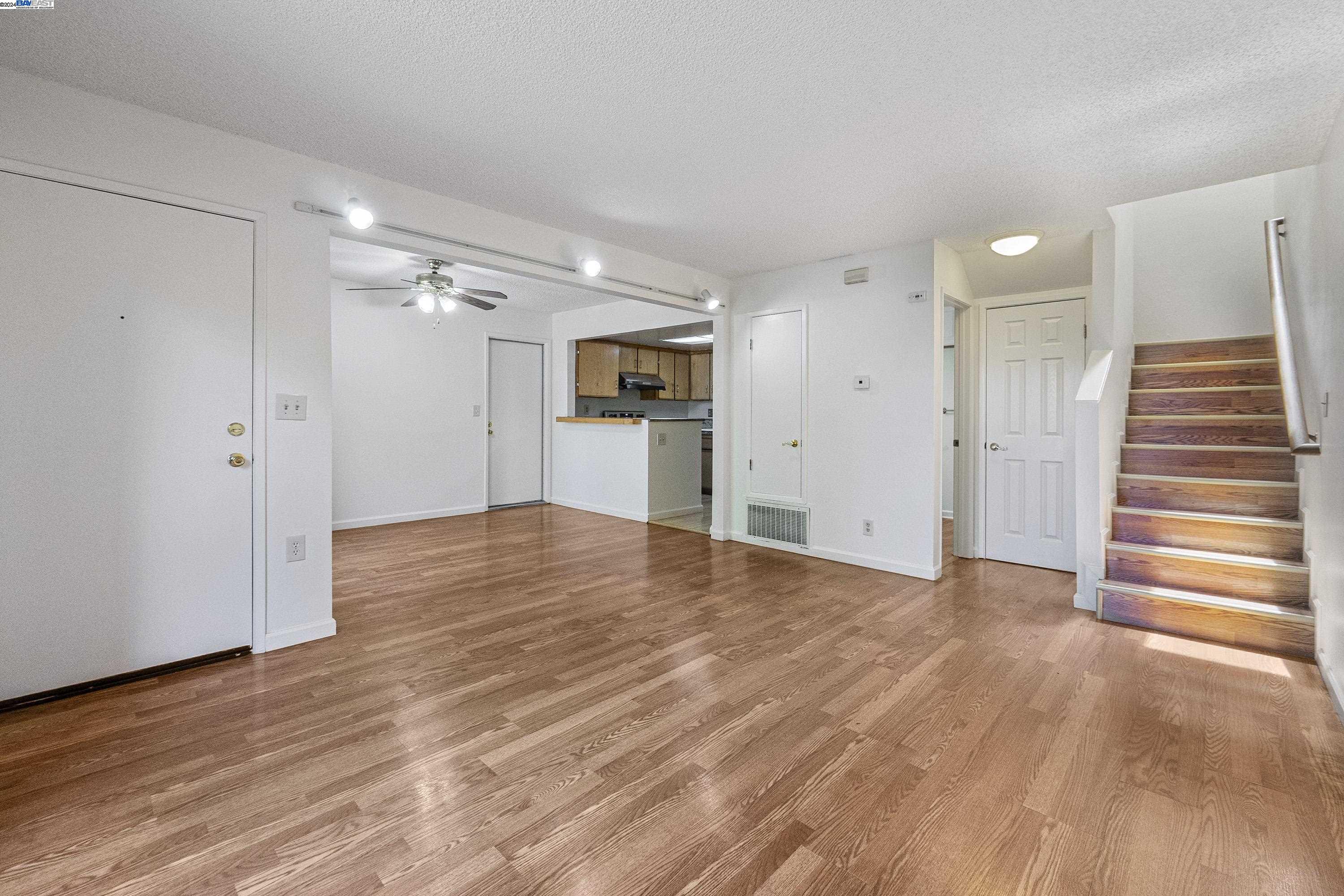 Photo #5: 41060815 Listing 