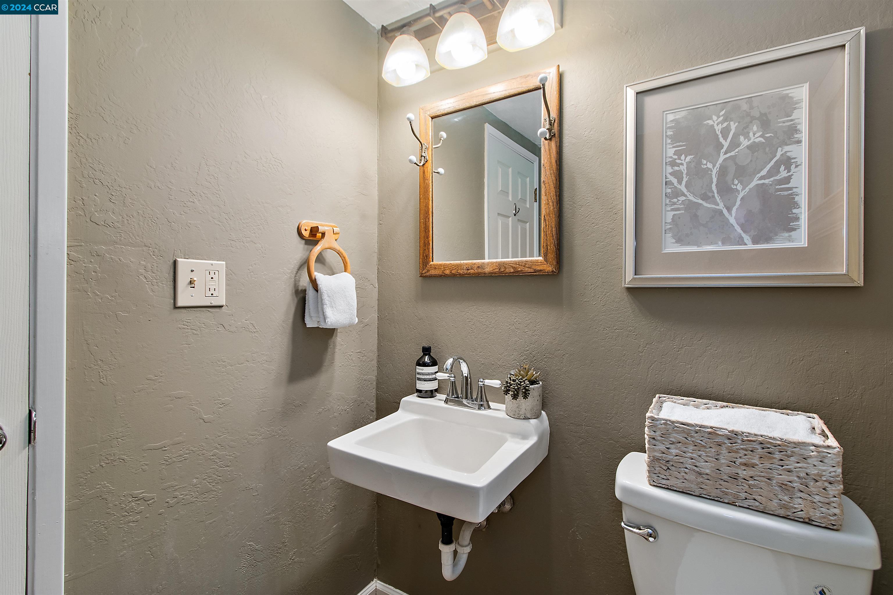Detail Gallery Image 15 of 40 For 253 Valley Dr, Pleasant Hill,  CA 94523 - 3 Beds | 2/1 Baths