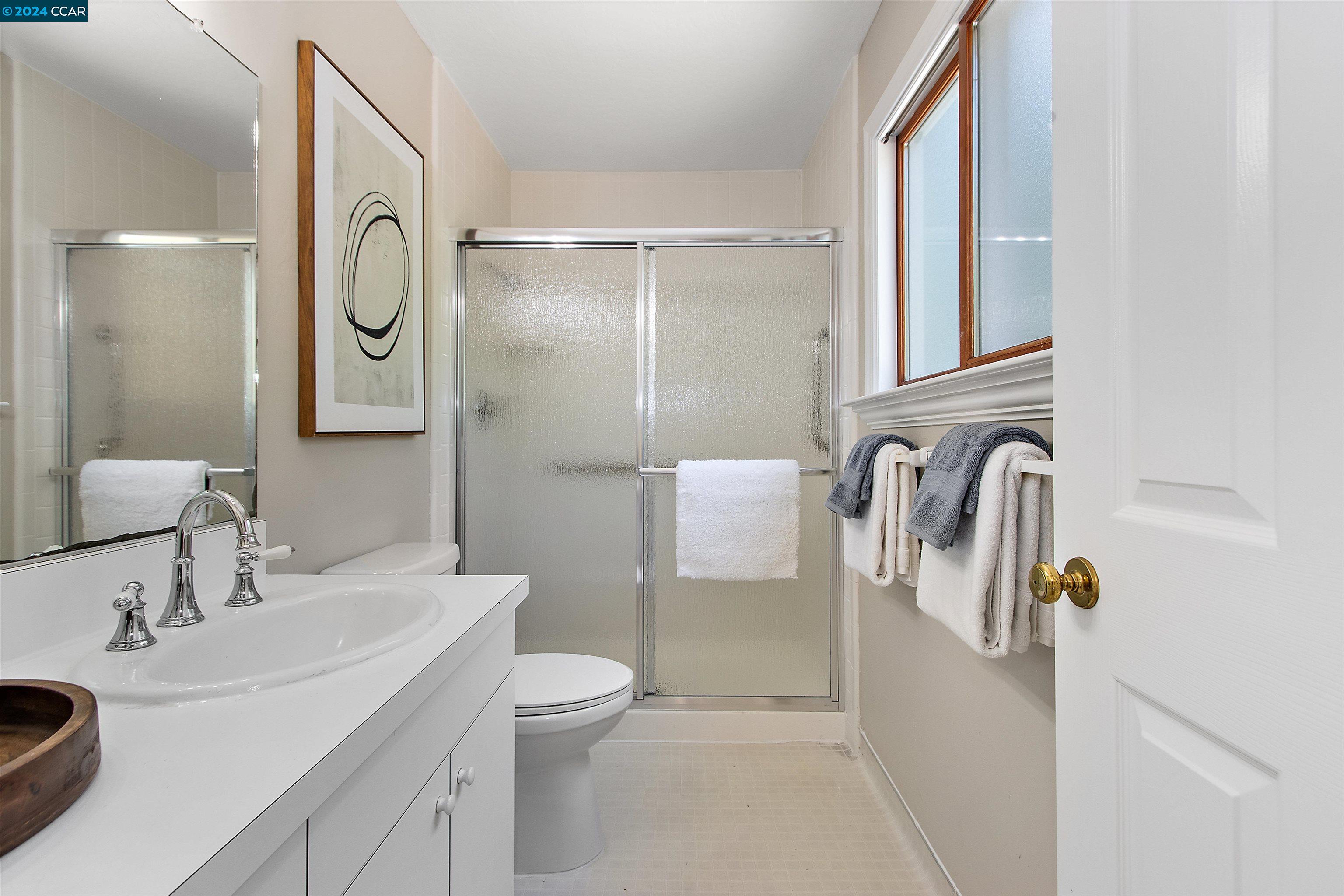 Detail Gallery Image 20 of 40 For 253 Valley Dr, Pleasant Hill,  CA 94523 - 3 Beds | 2/1 Baths