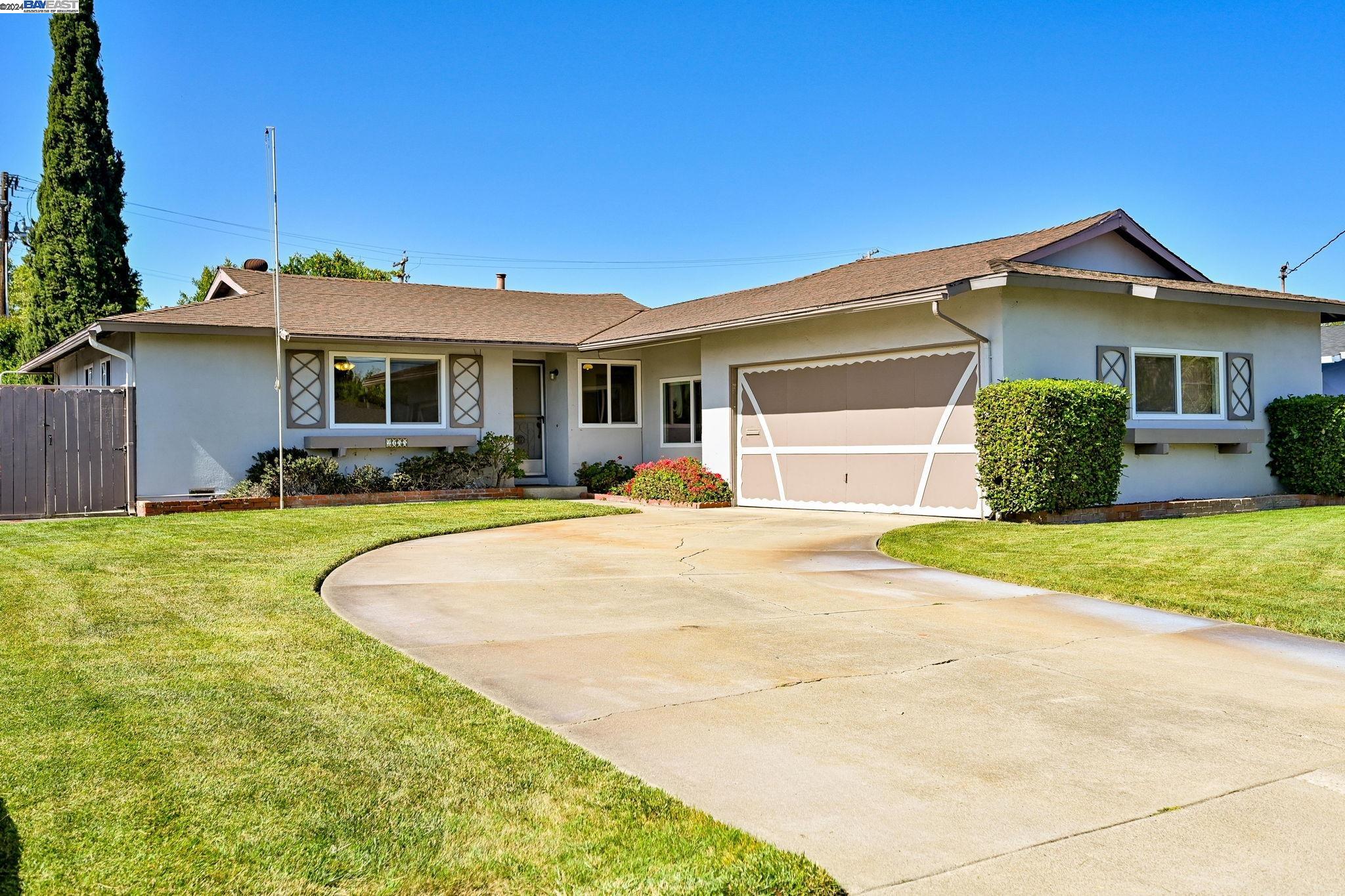 2455 Tanager Cir