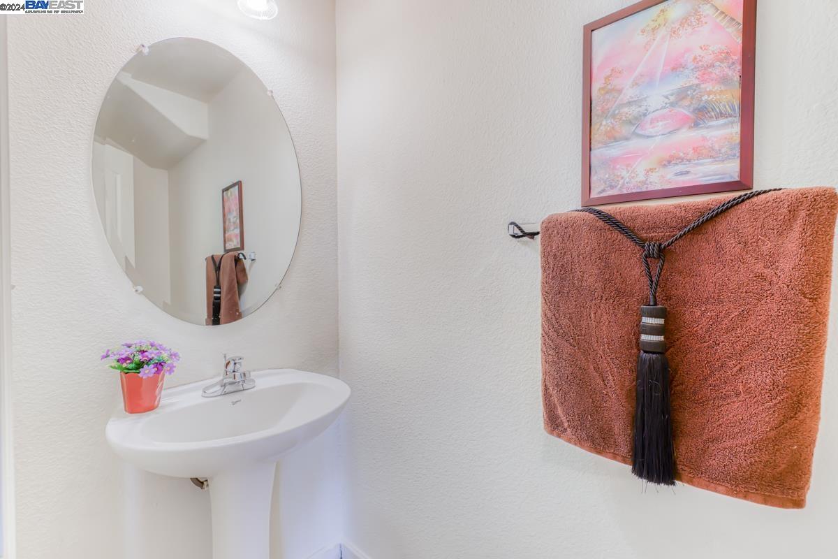 Detail Gallery Image 28 of 49 For 17392 Ferndale St, Lathrop,  CA 95330 - 4 Beds | 2/1 Baths