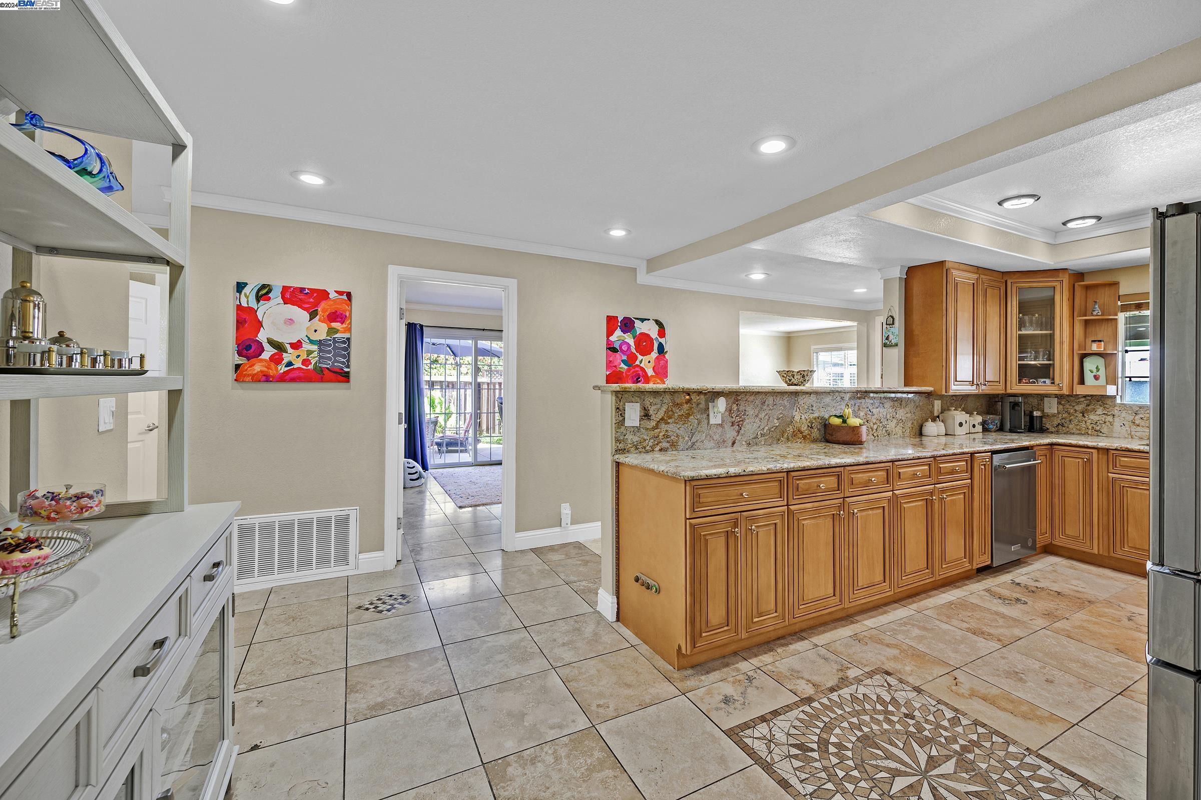 Detail Gallery Image 13 of 46 For 3104 Salisbury Ct, Fremont,  CA 94555 - 5 Beds | 2 Baths