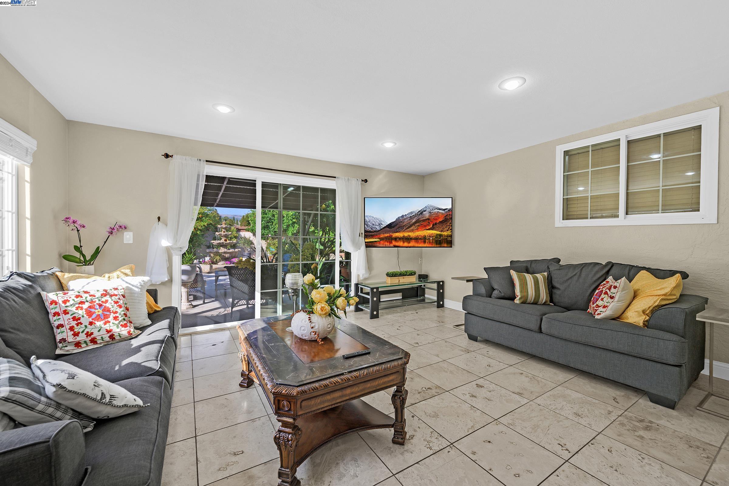 Detail Gallery Image 16 of 46 For 3104 Salisbury Ct, Fremont,  CA 94555 - 5 Beds | 2 Baths