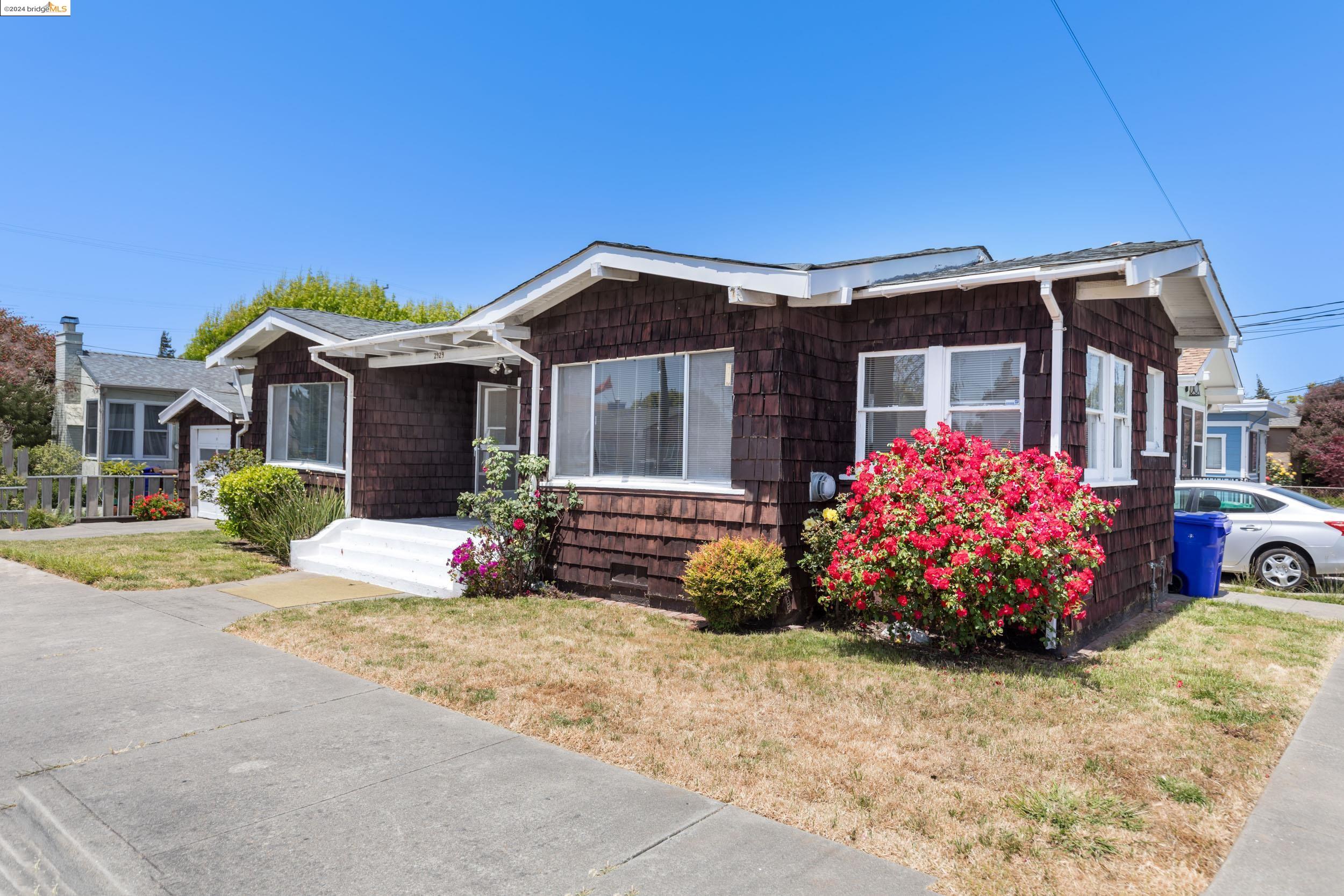 Detail Gallery Image 2 of 20 For 2929 Nevin Ave, Richmond,  CA 94804 - 2 Beds | 1 Baths