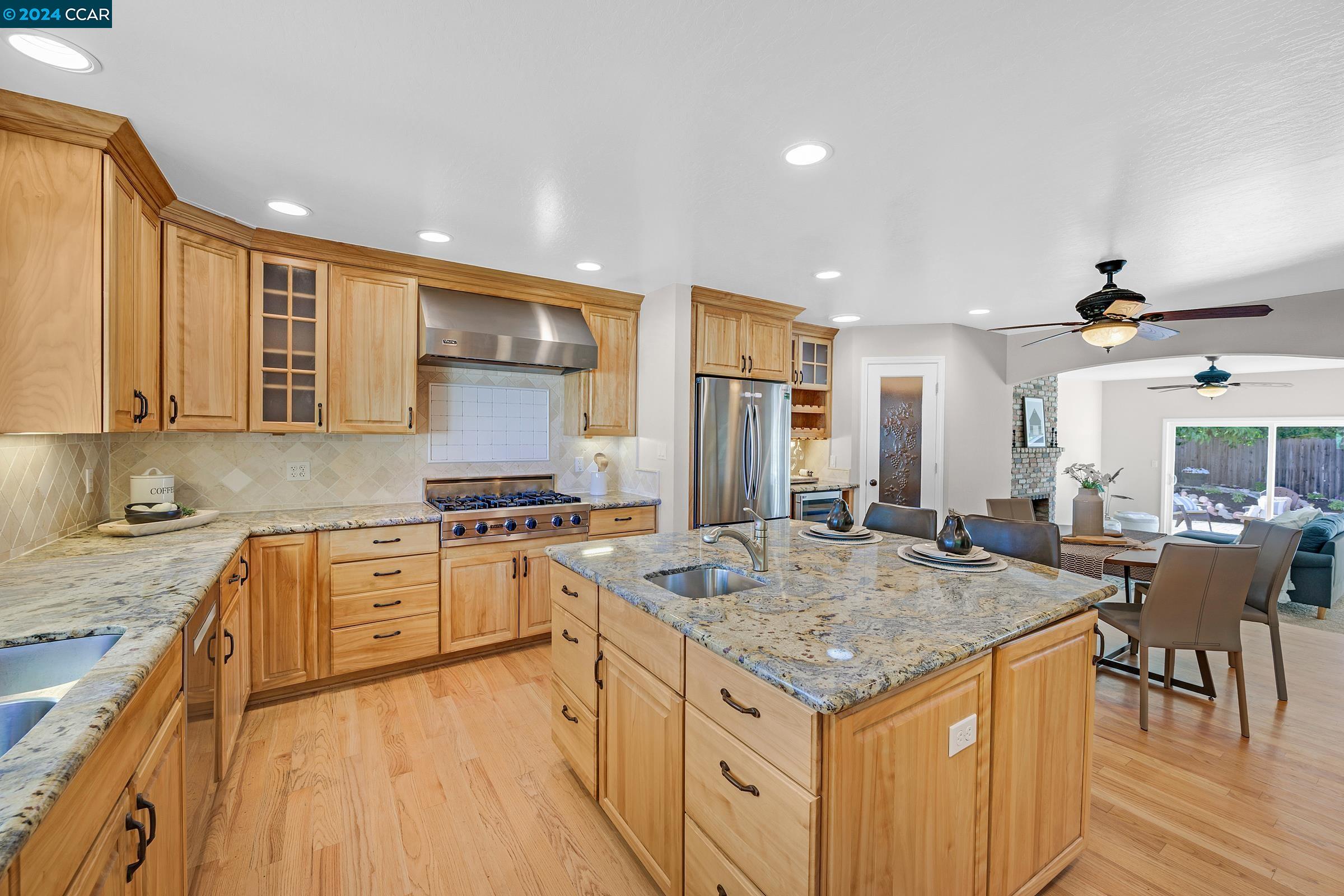 Detail Gallery Image 11 of 44 For 1729 Baywood Dr, Concord,  CA 94521 - 3 Beds | 2 Baths