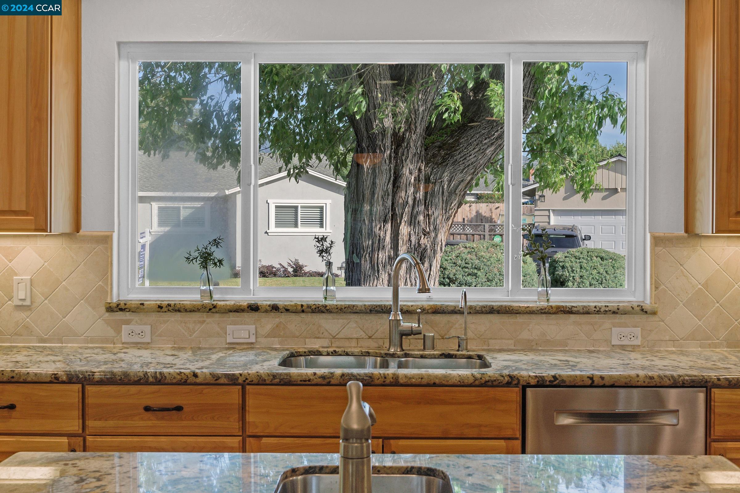Detail Gallery Image 9 of 44 For 1729 Baywood Dr, Concord,  CA 94521 - 3 Beds | 2 Baths