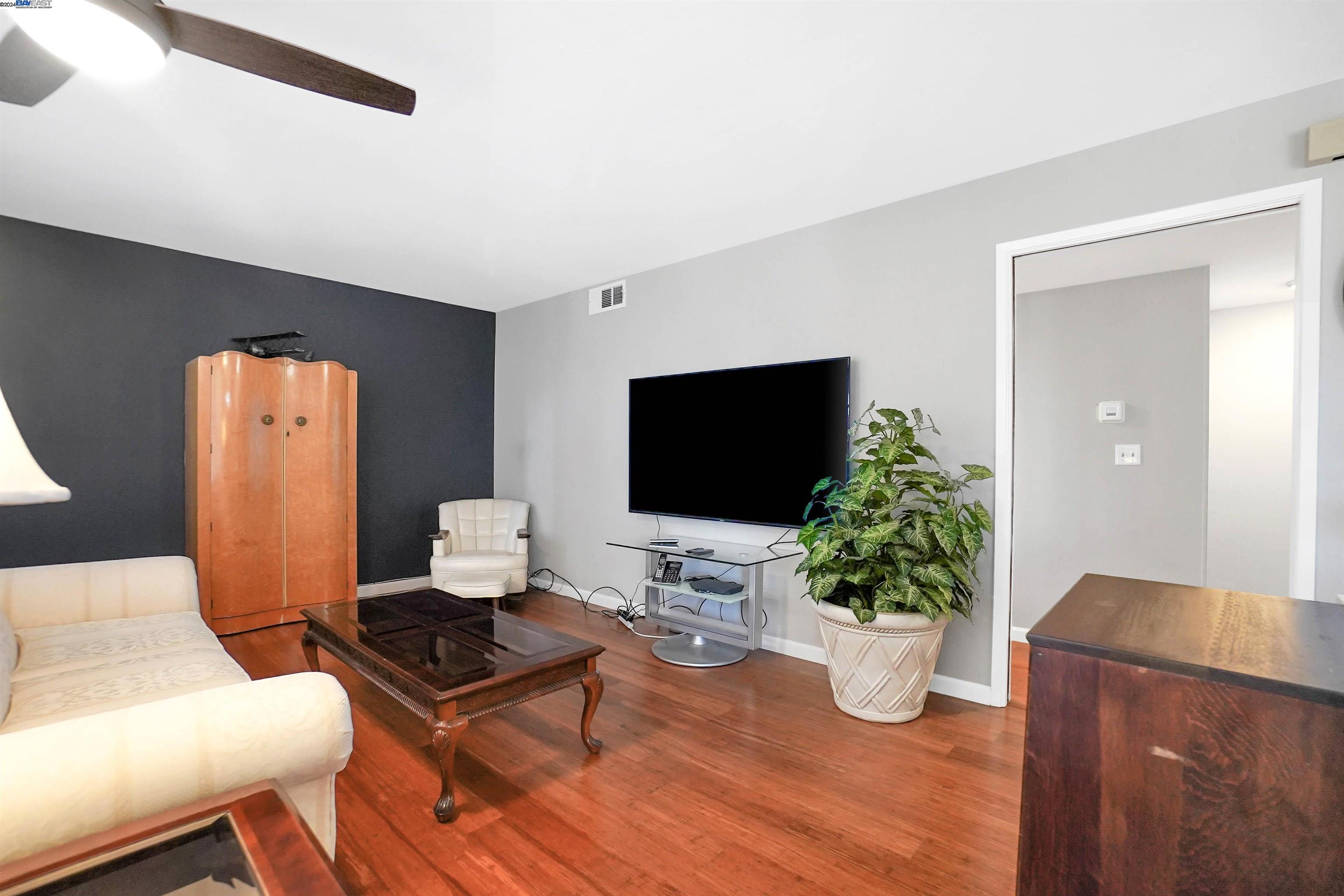 Detail Gallery Image 9 of 35 For 1550 Bancroft Ave #321,  San Leandro,  CA 94577 - 3 Beds | 2 Baths