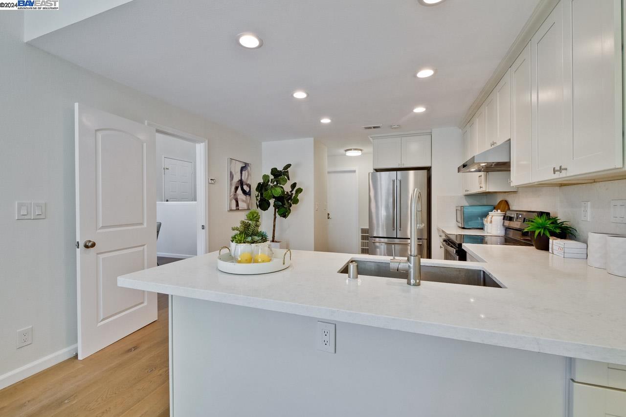 Detail Gallery Image 9 of 45 For 4659 Rousillon Ave, Fremont,  CA 94555 - 3 Beds | 2/1 Baths