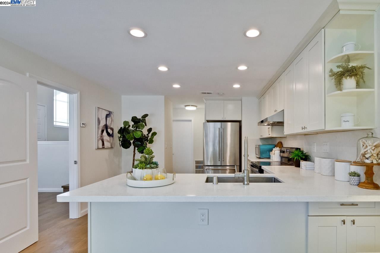 Detail Gallery Image 10 of 45 For 4659 Rousillon Ave, Fremont,  CA 94555 - 3 Beds | 2/1 Baths
