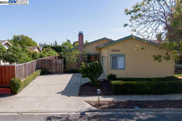 Detail Gallery Image 1 of 1 For 32545 Lake Barlee Ln, Fremont,  CA 94555 - 3 Beds | 2 Baths