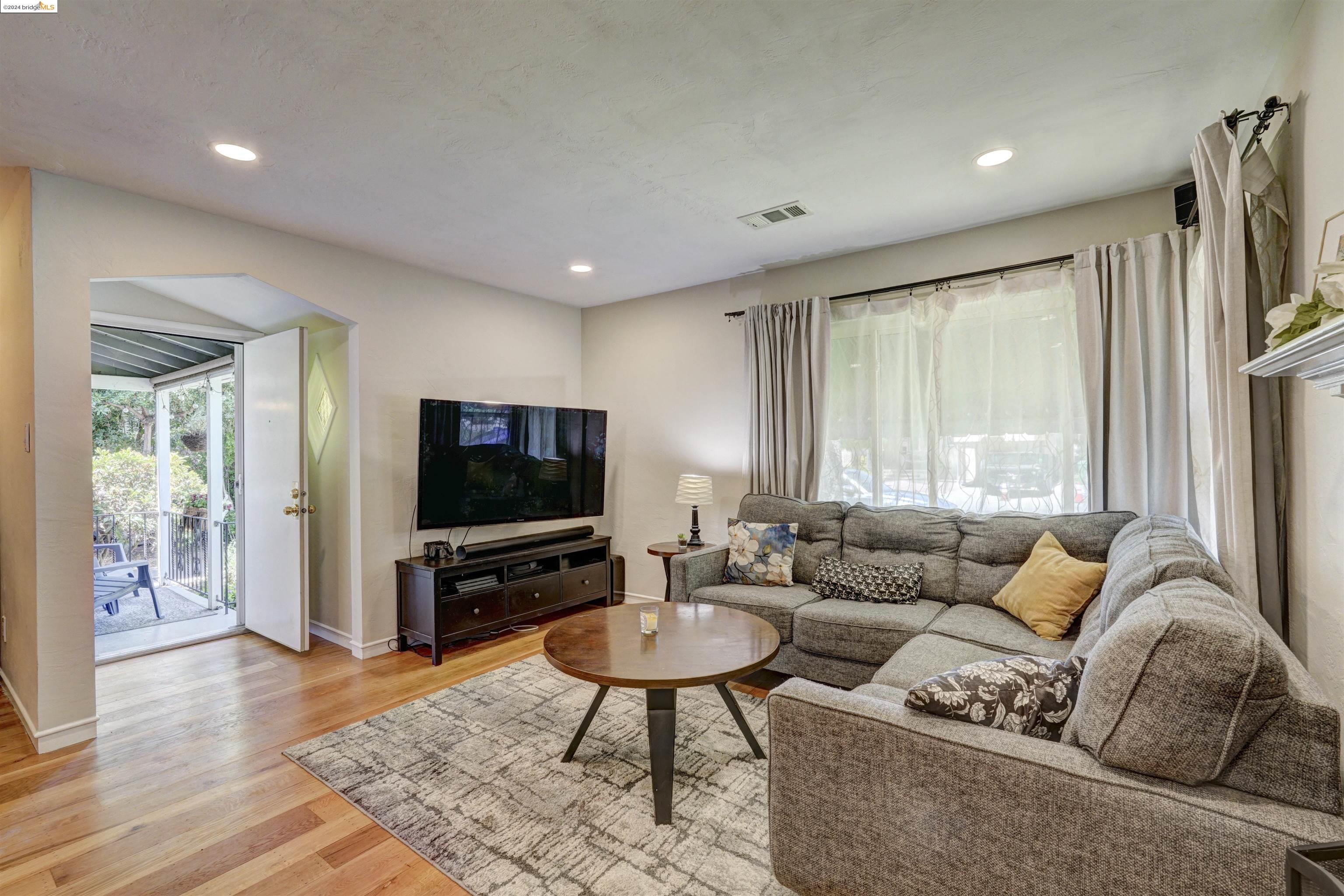 Detail Gallery Image 9 of 36 For 1630 136th Ave, San Leandro,  CA 94578 - 2 Beds | 1 Baths