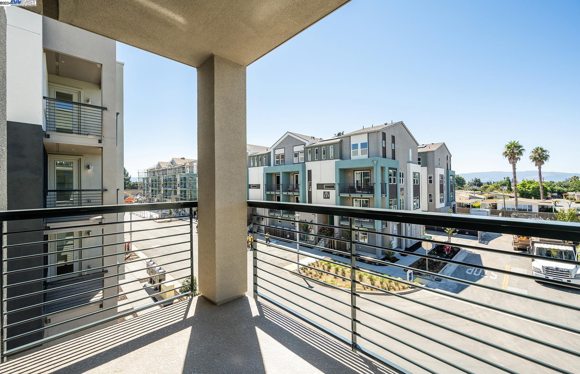 Detail Gallery Image 30 of 44 For 3356 Petunia Court #304 / 68-06,  San Jose,  CA 95117 - 3 Beds | 2 Baths