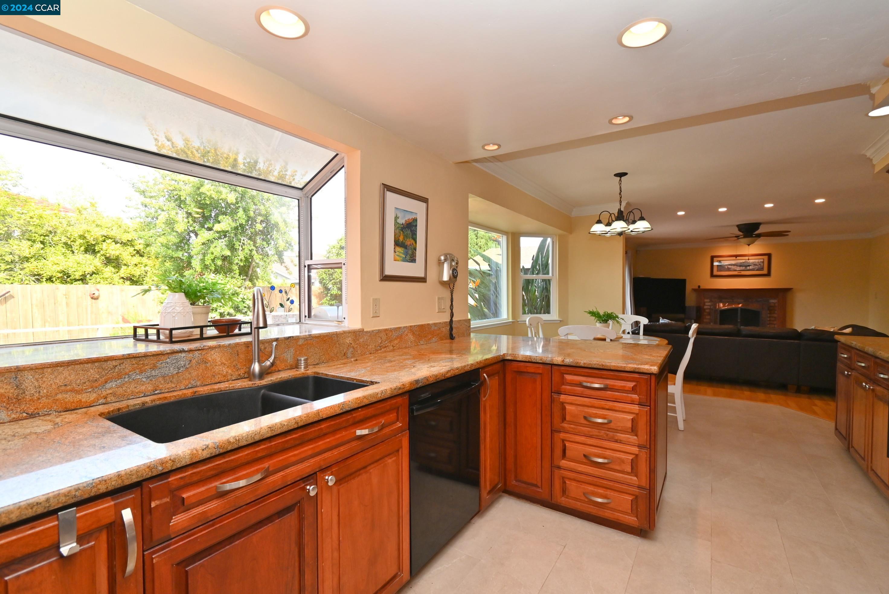 Detail Gallery Image 15 of 44 For 5091 Saint Celestine Ct, Concord,  CA 94521 - 4 Beds | 2/1 Baths