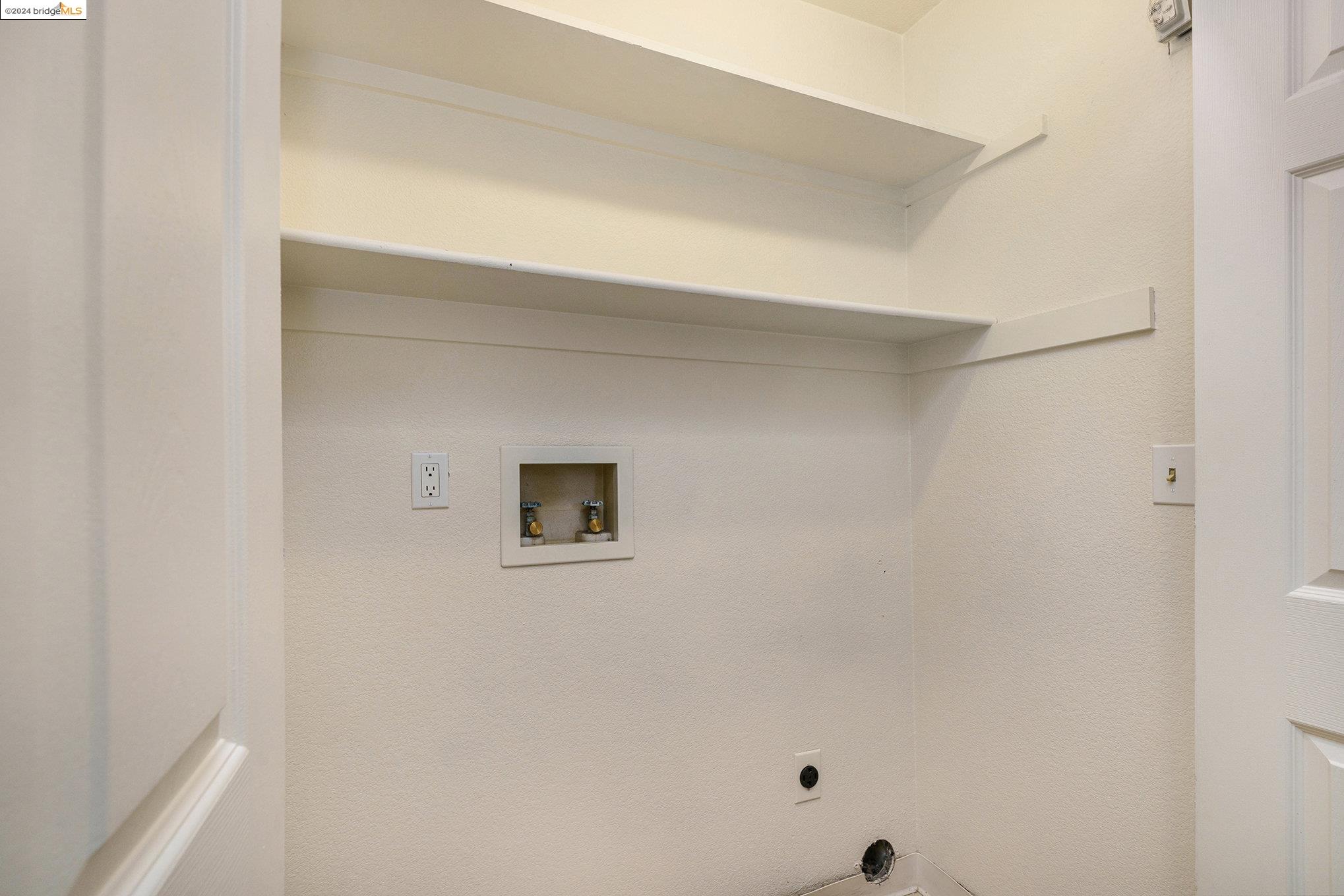 Detail Gallery Image 12 of 15 For 2299 Renwick Ln, Antioch,  CA 94509 - 2 Beds | 2 Baths