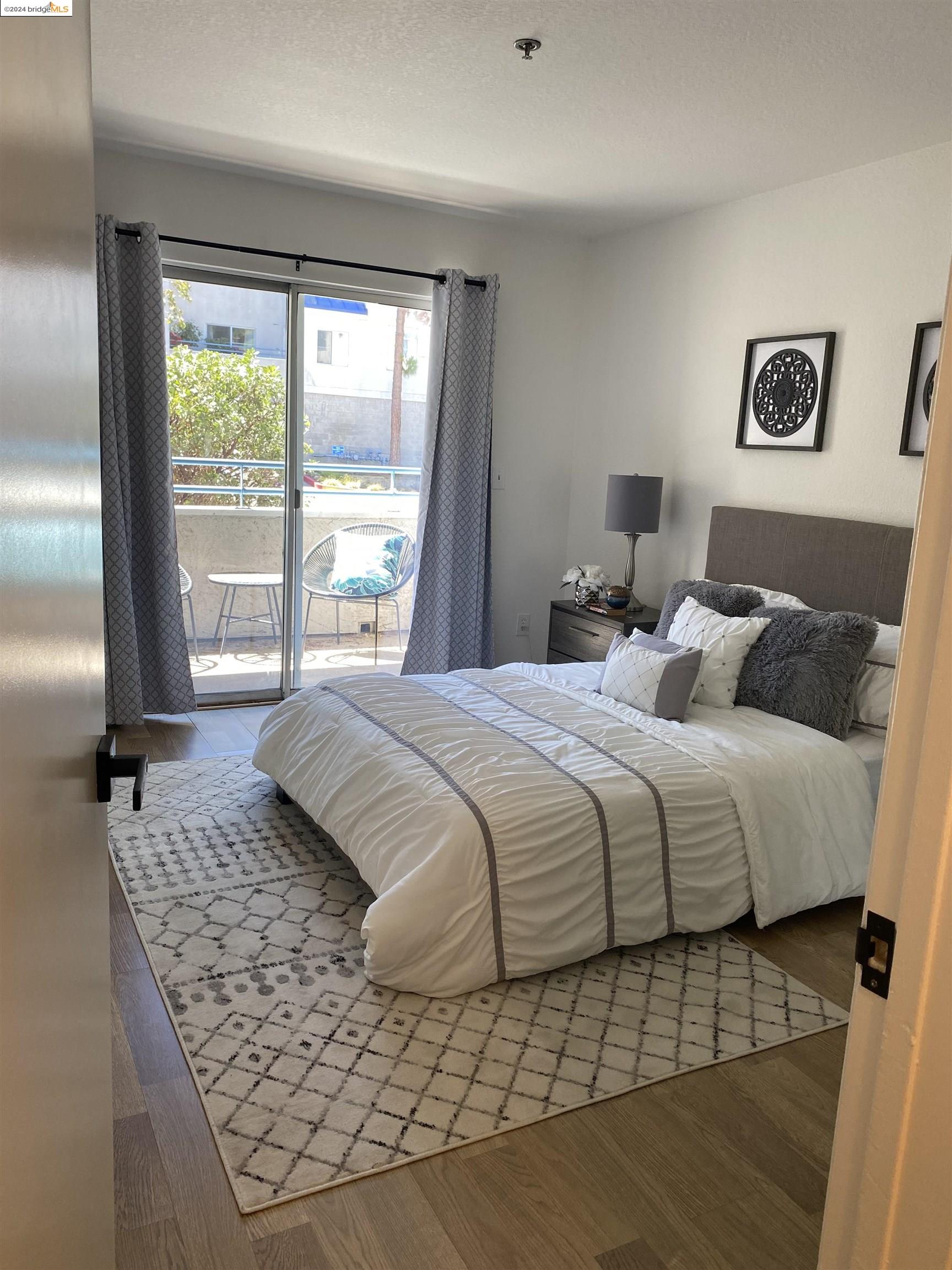 Detail Gallery Image 5 of 8 For 535 Pierce St #1114,  Albany,  CA 94706 - 2 Beds | 2 Baths