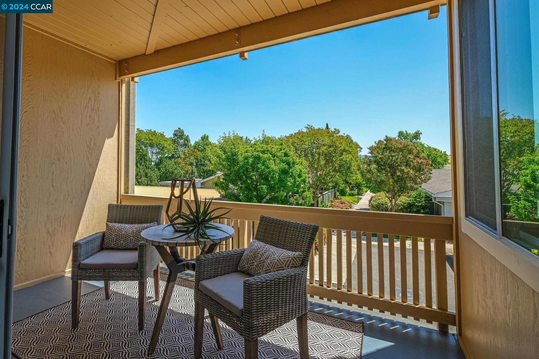 Detail Gallery Image 6 of 23 For 2549 Pine Knoll Dr #10,  Walnut Creek,  CA 94595 - 2 Beds | 2 Baths