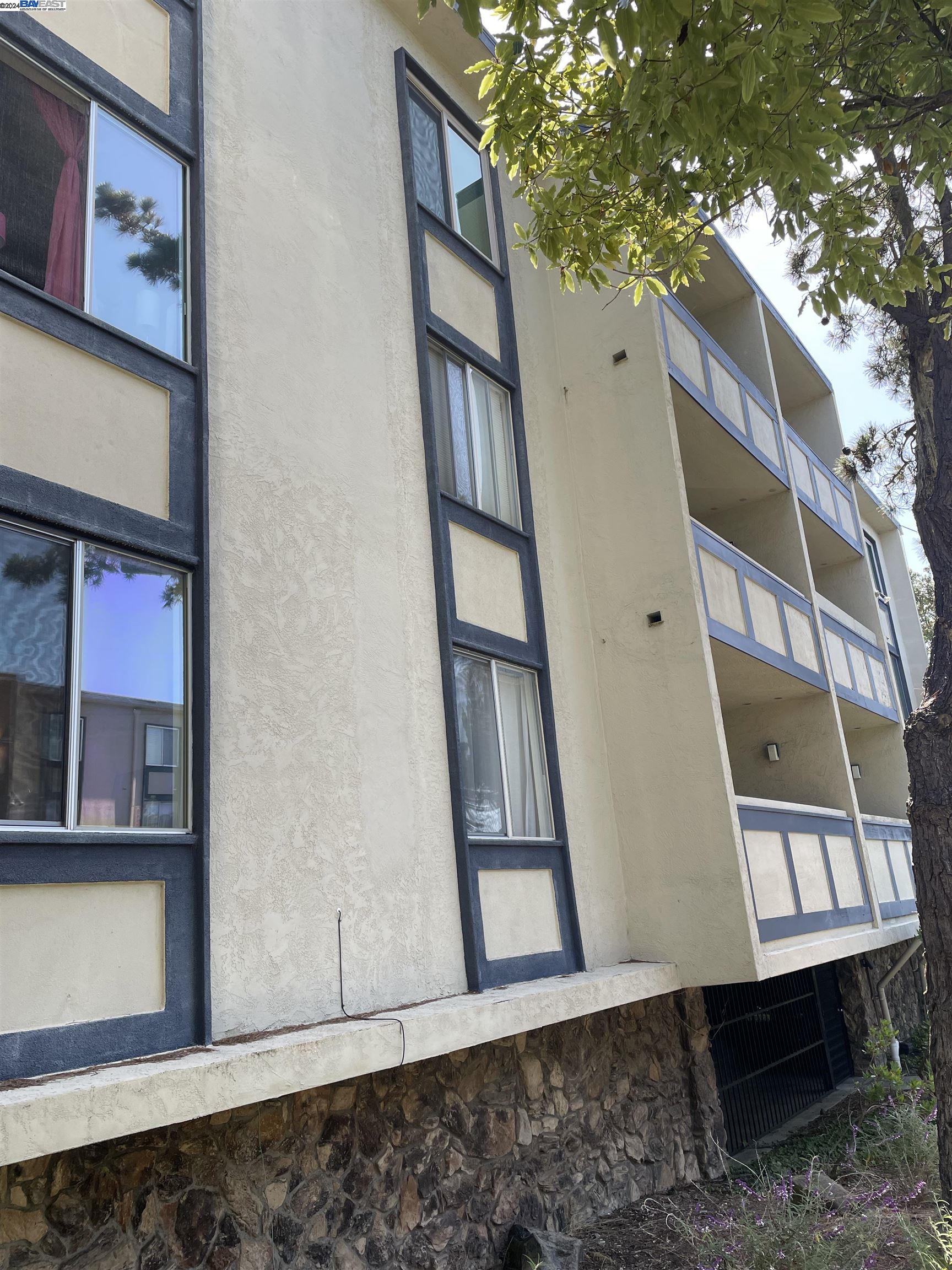 Detail Gallery Image 1 of 1 For 955 Shorepoint Ct #220,  Alameda,  CA 94501 - 2 Beds | 2 Baths