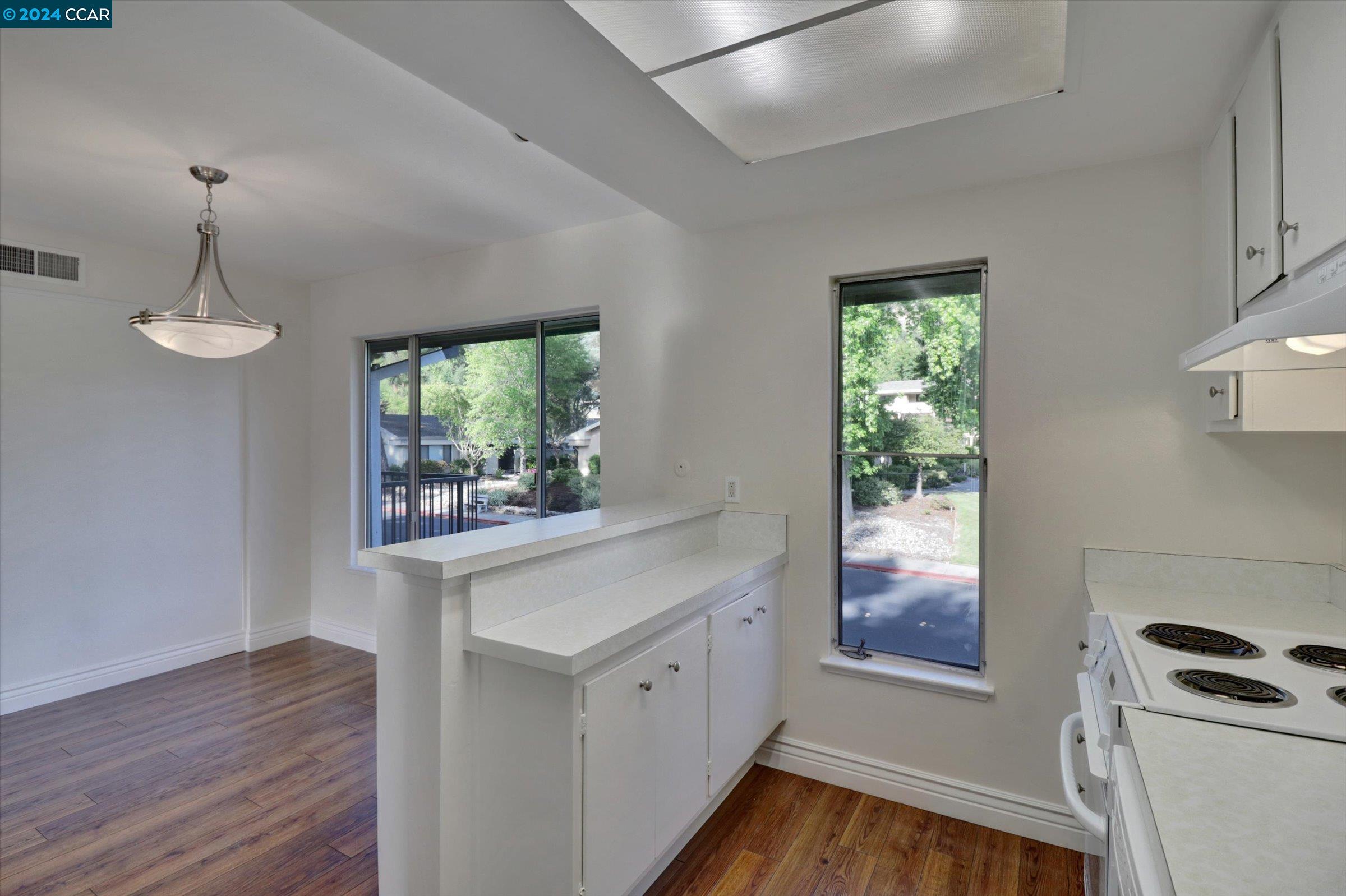 Detail Gallery Image 15 of 60 For 2108 Tice Creek Dr #1,  Walnut Creek,  CA 94595 - 1 Beds | 1 Baths