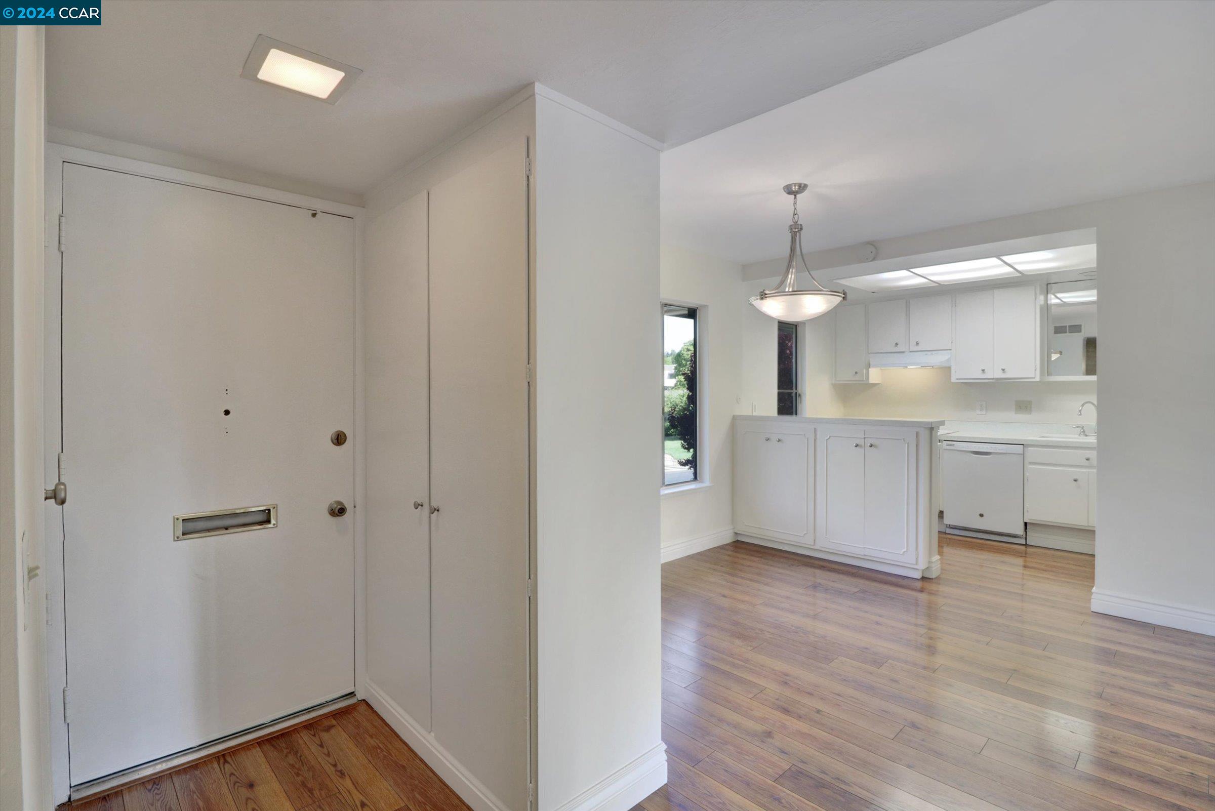 Detail Gallery Image 16 of 60 For 2108 Tice Creek Dr #1,  Walnut Creek,  CA 94595 - 1 Beds | 1 Baths