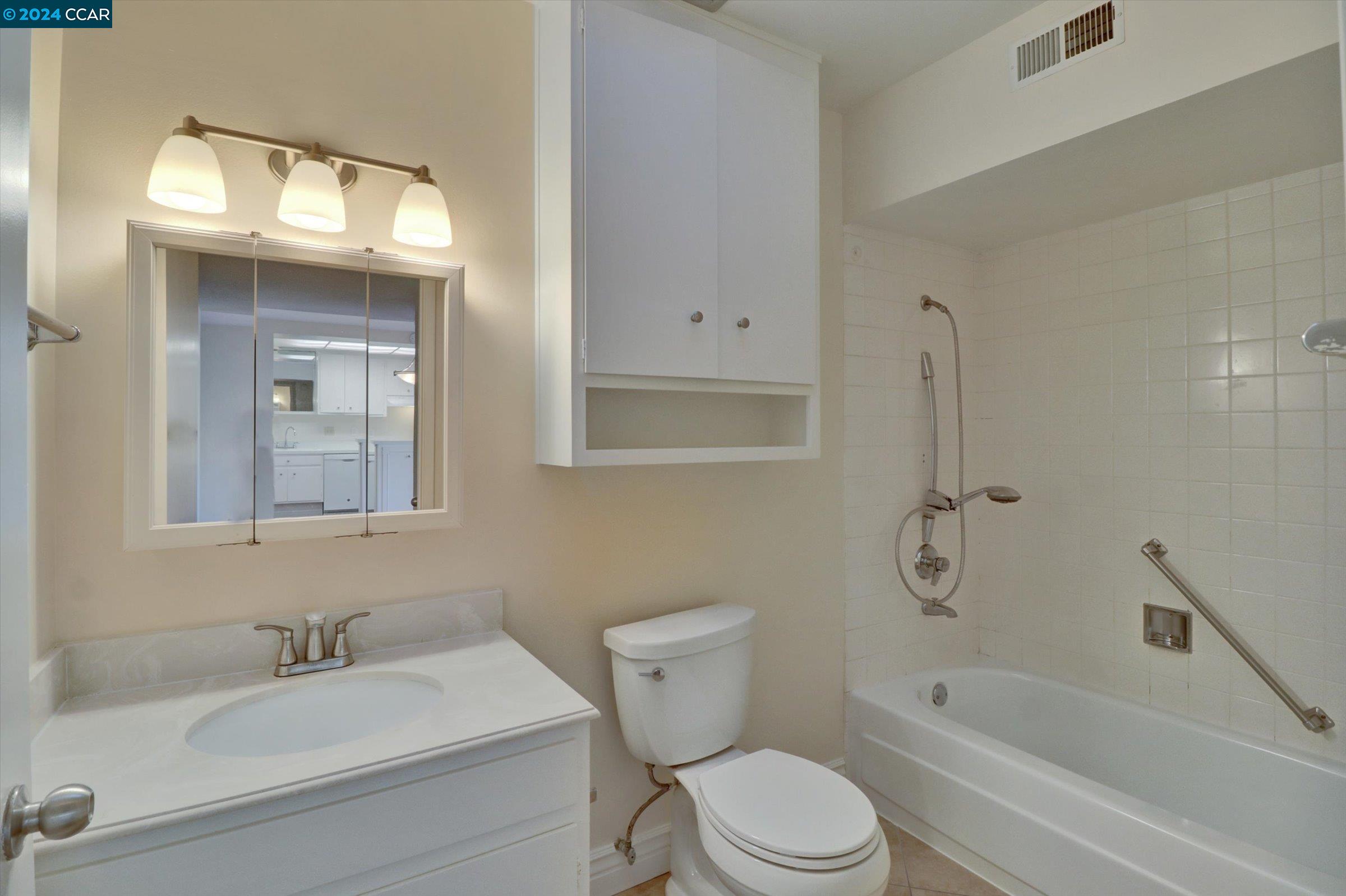 Detail Gallery Image 21 of 60 For 2108 Tice Creek Dr #1,  Walnut Creek,  CA 94595 - 1 Beds | 1 Baths