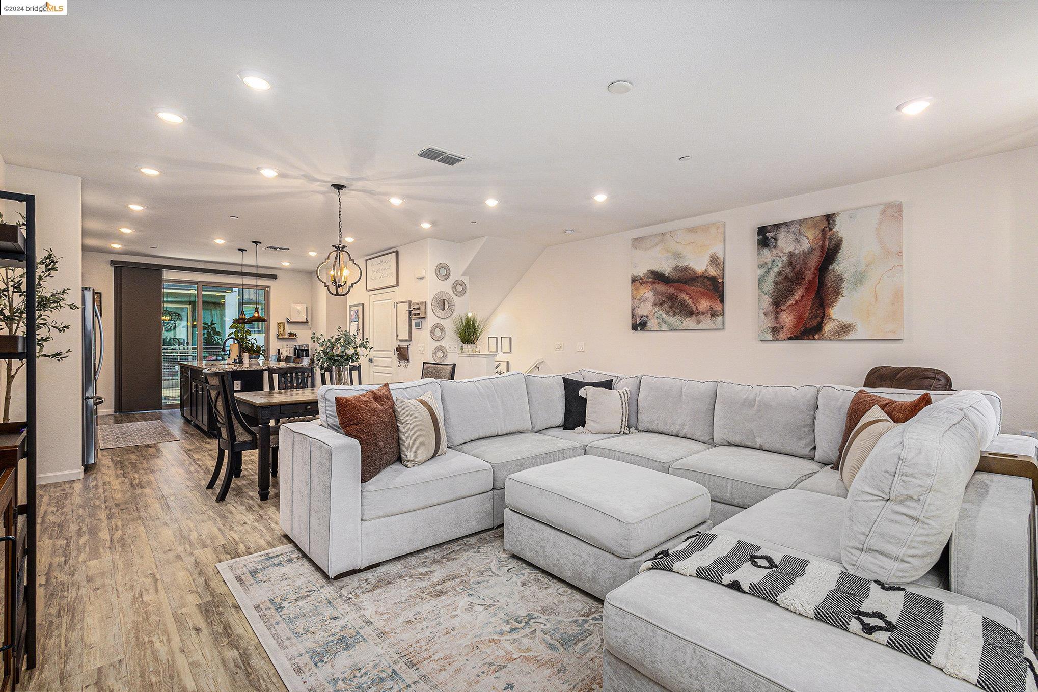 More Details about MLS # 41061095 : 25313 PARKLANE DR