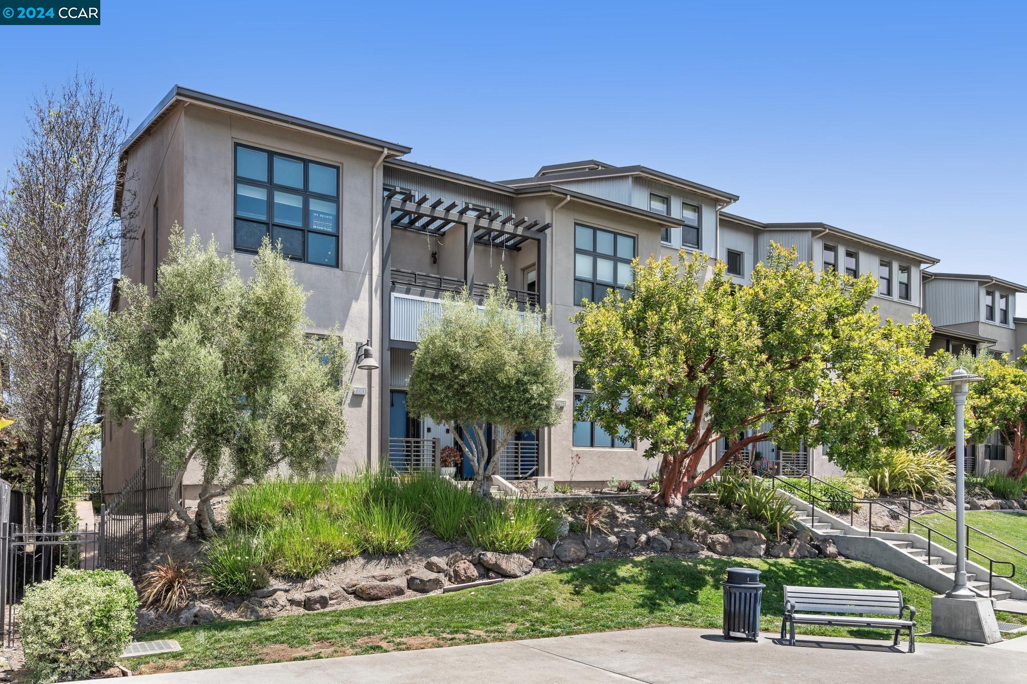 More Details about MLS # 41061119 : 2805 REGATTA DR