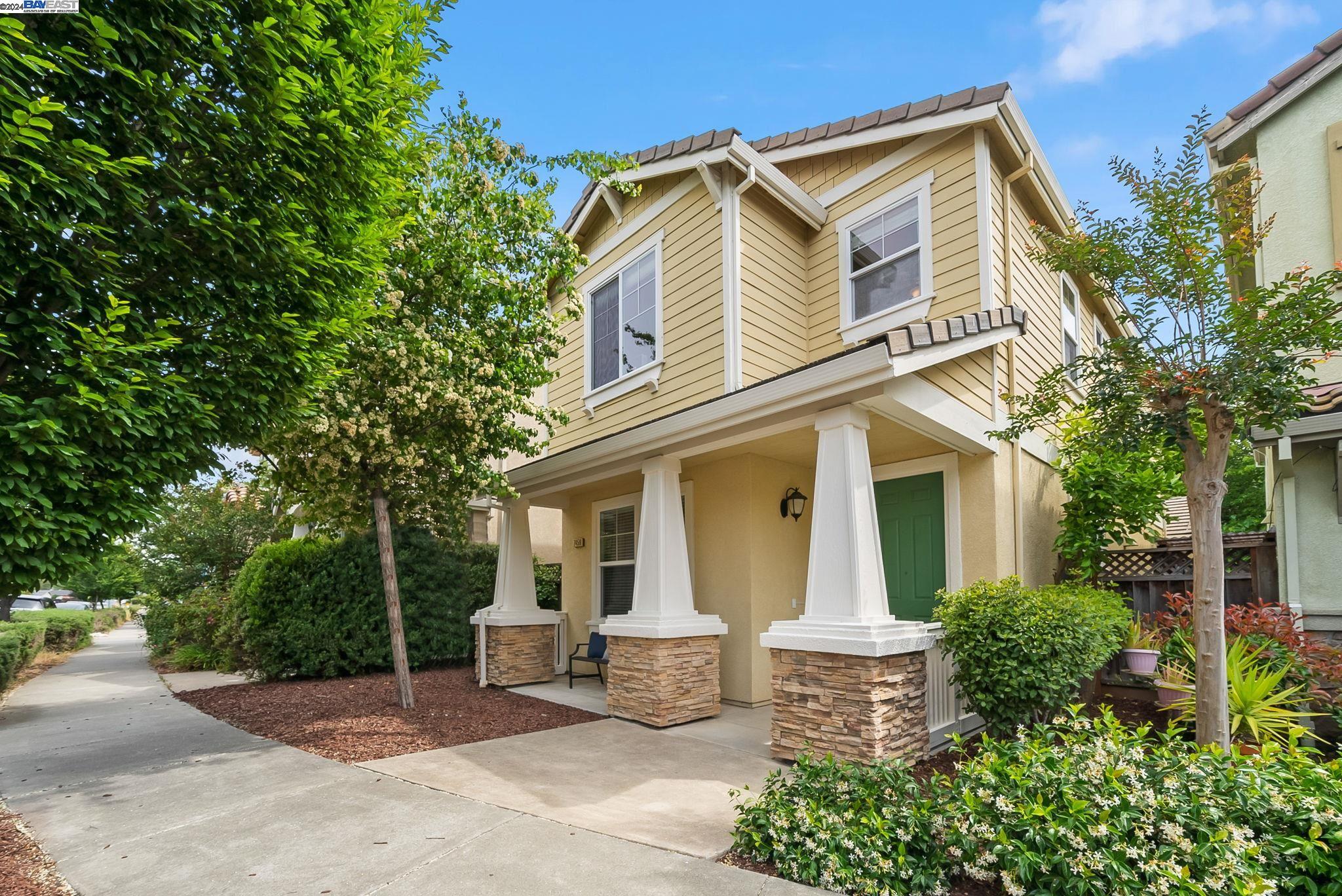 Detail Gallery Image 1 of 1 For 7459 Starward Dr, Dublin,  CA 94568 - 3 Beds | 2/1 Baths
