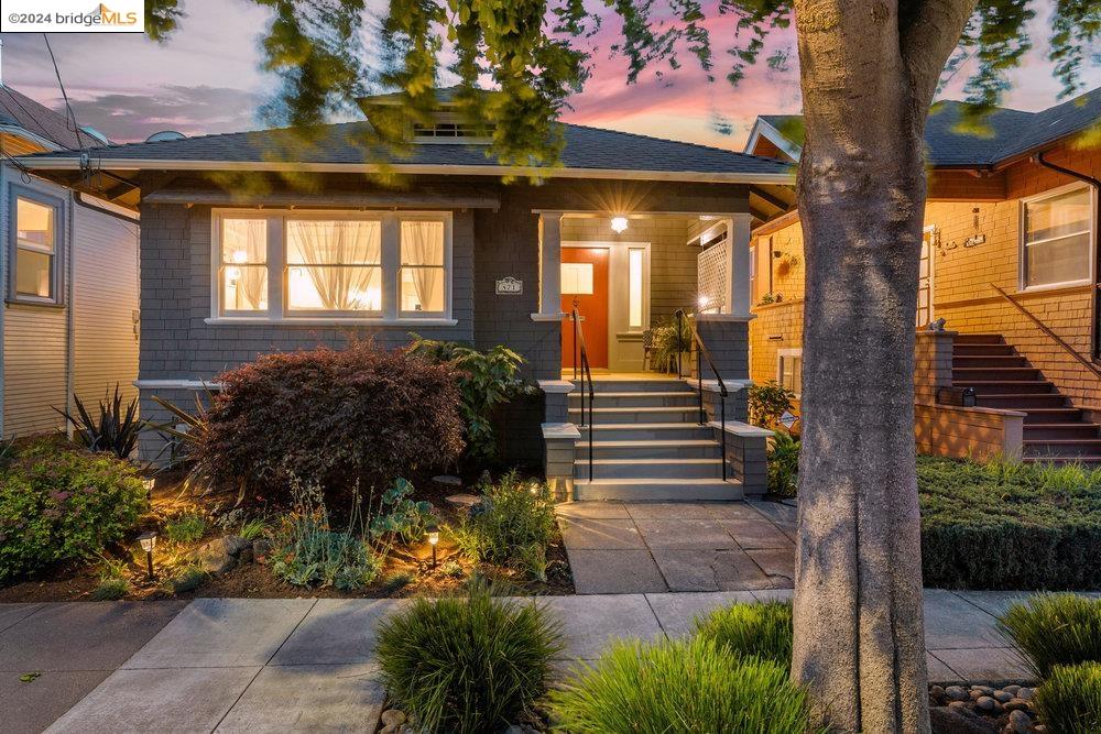 Detail Gallery Image 1 of 1 For 471 44th St, Oakland,  CA 94609 - 2 Beds | 1/1 Baths