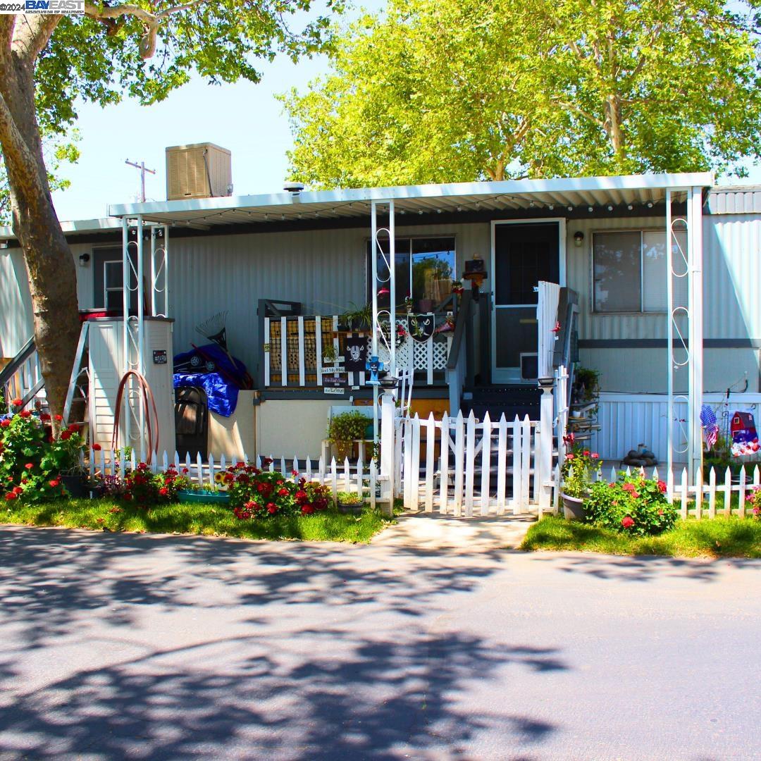 Detail Gallery Image 1 of 8 For 621 E Lockeford St. #30 #30,  Lodi,  CA 95240 - 1 Beds | 1 Baths