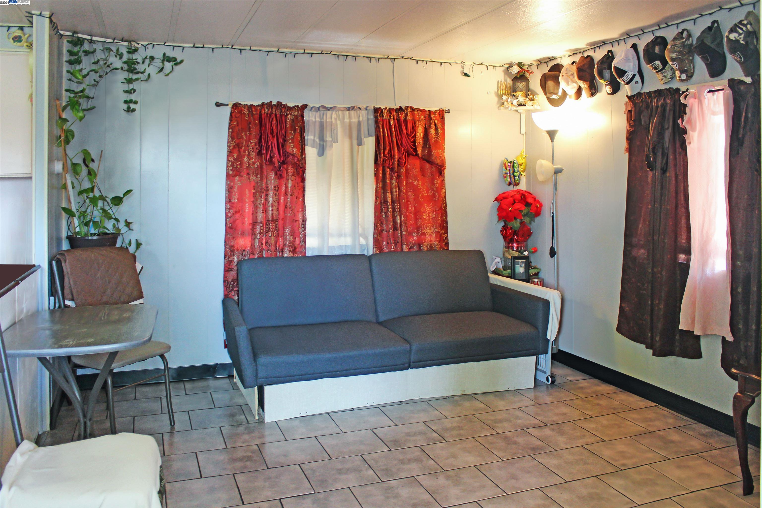 Detail Gallery Image 3 of 8 For 621 E Lockeford St. #30 #30,  Lodi,  CA 95240 - 1 Beds | 1 Baths