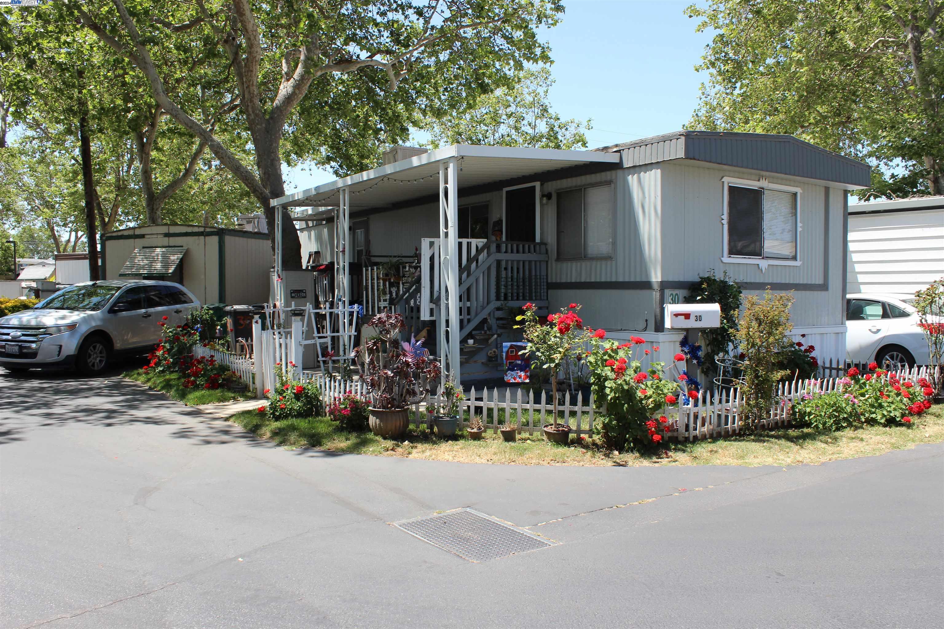Detail Gallery Image 8 of 8 For 621 E Lockeford St. #30 #30,  Lodi,  CA 95240 - 1 Beds | 1 Baths