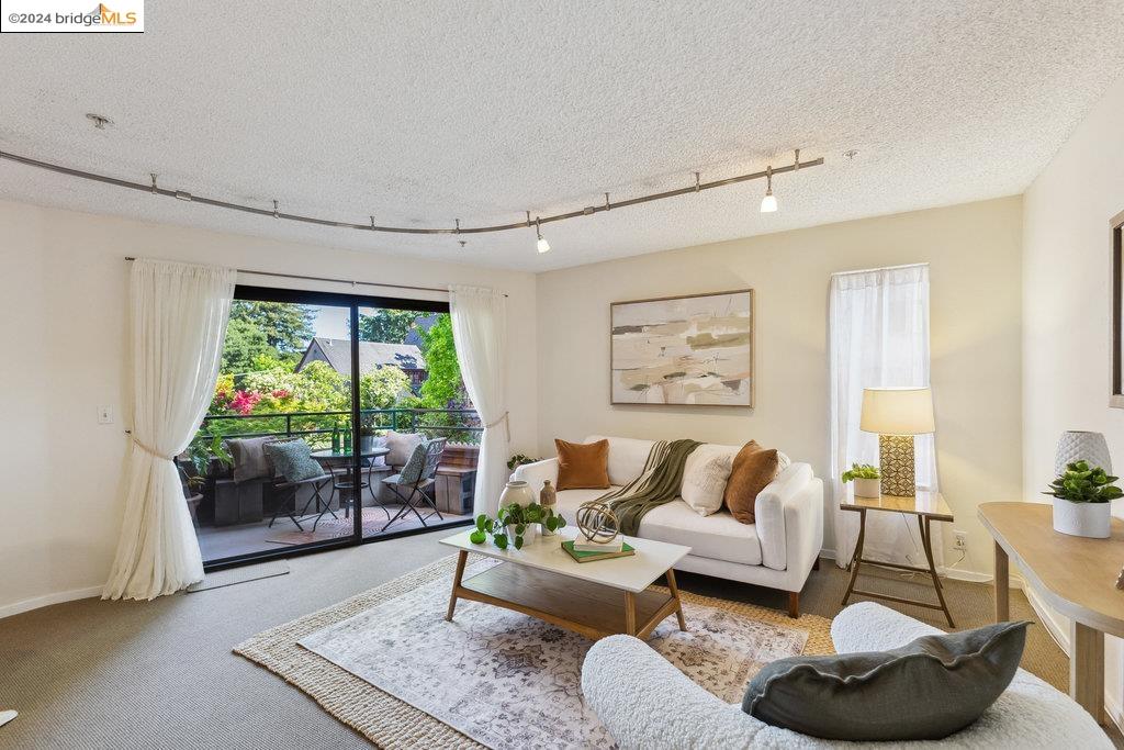 Photo #2: 41061386 Listing 