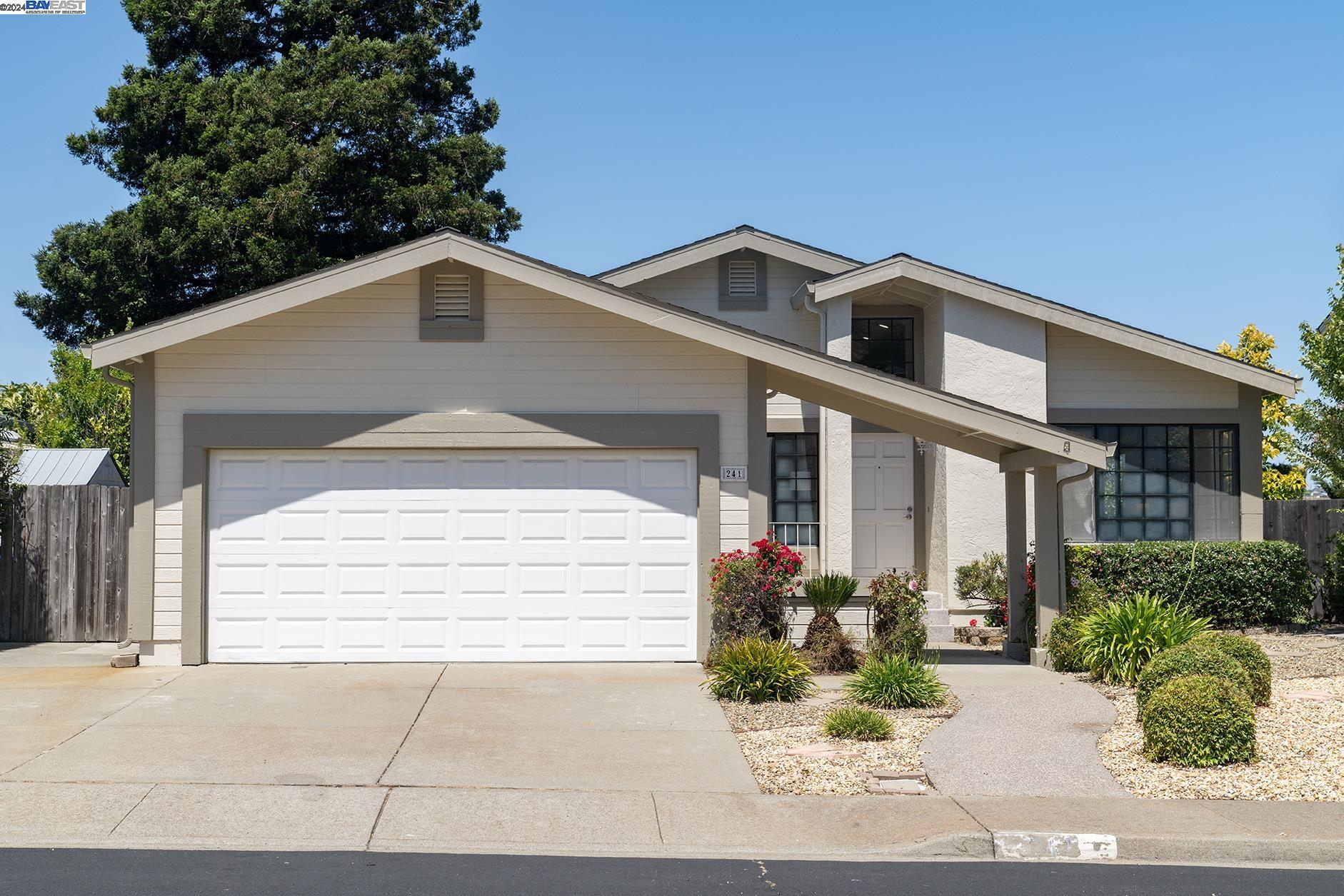 Detail Gallery Image 1 of 1 For 241 Falcon Way, Hercules,  CA 94547 - 4 Beds | 2/1 Baths