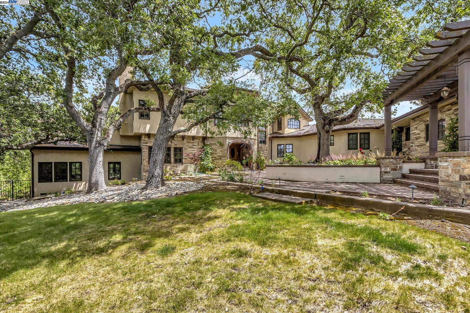 Detail Gallery Image 1 of 1 For 331 Santa Rosa Dr, Los Gatos,  CA 95032 - 5 Beds | 4/1 Baths