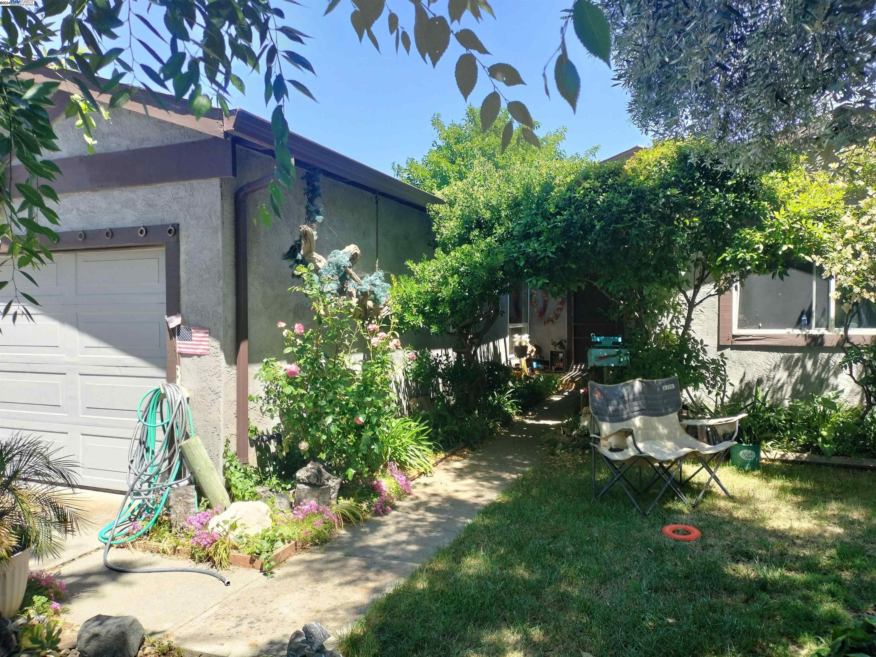 Detail Gallery Image 1 of 1 For 2077 Shetland Rd, Livermore,  CA 94551 - 3 Beds | 2 Baths