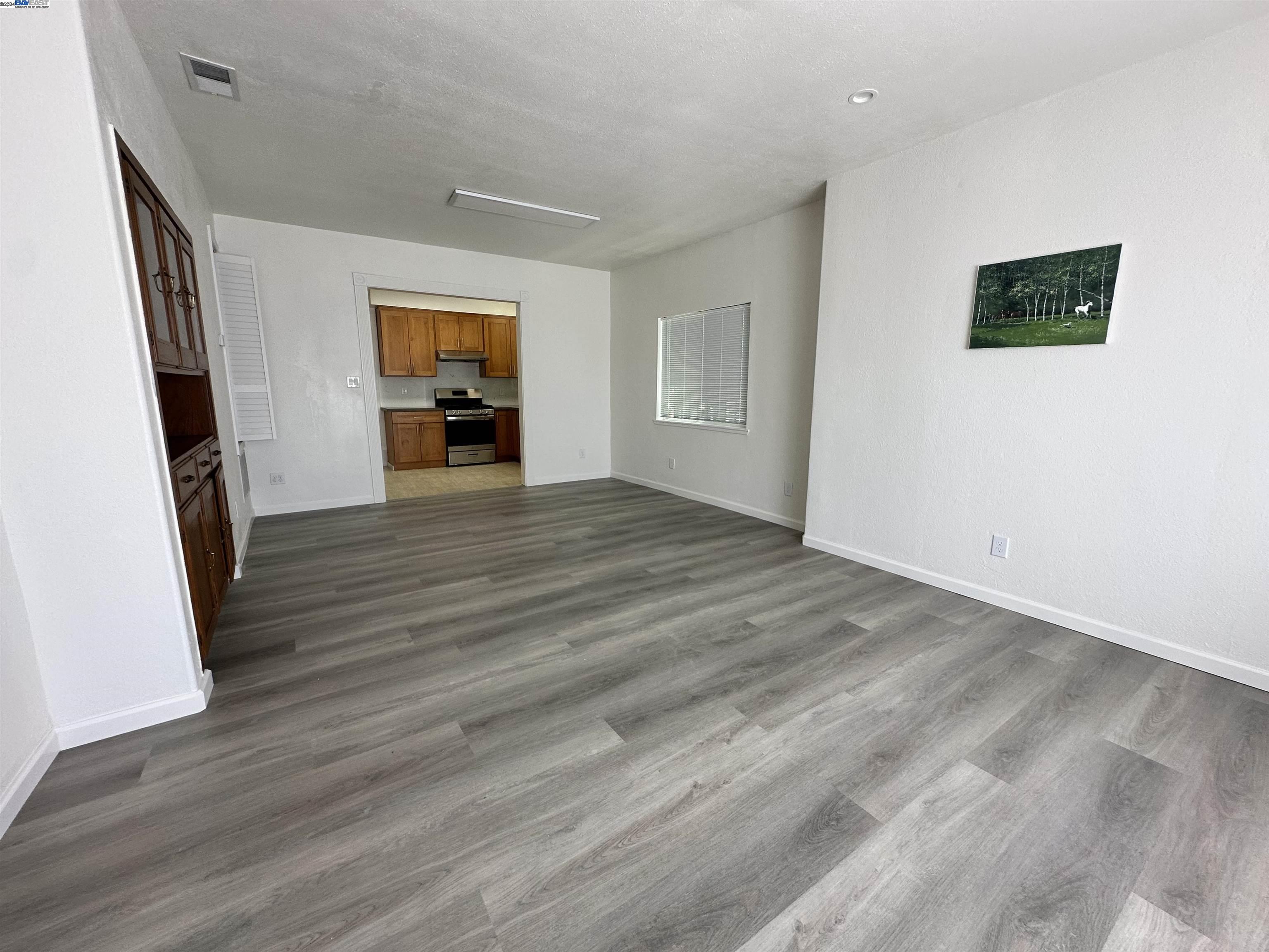 Detail Gallery Image 1 of 1 For 1933 24th Ave, Oakland,  CA 94601 - 4 Beds | 3 Baths
