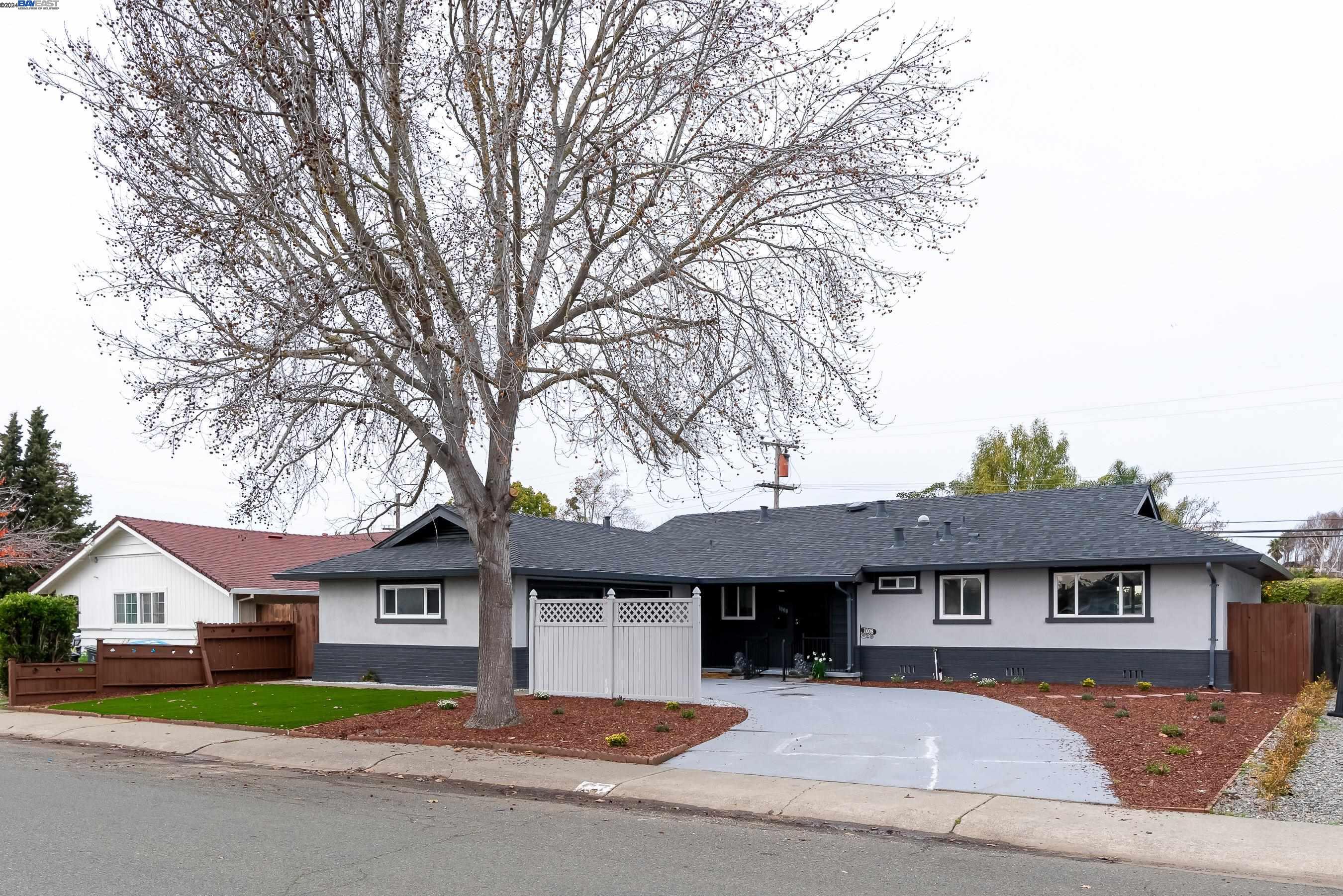 Detail Gallery Image 1 of 1 For 1008 Donner Pass Rd, Vallejo,  CA 94589 - 4 Beds | 2 Baths