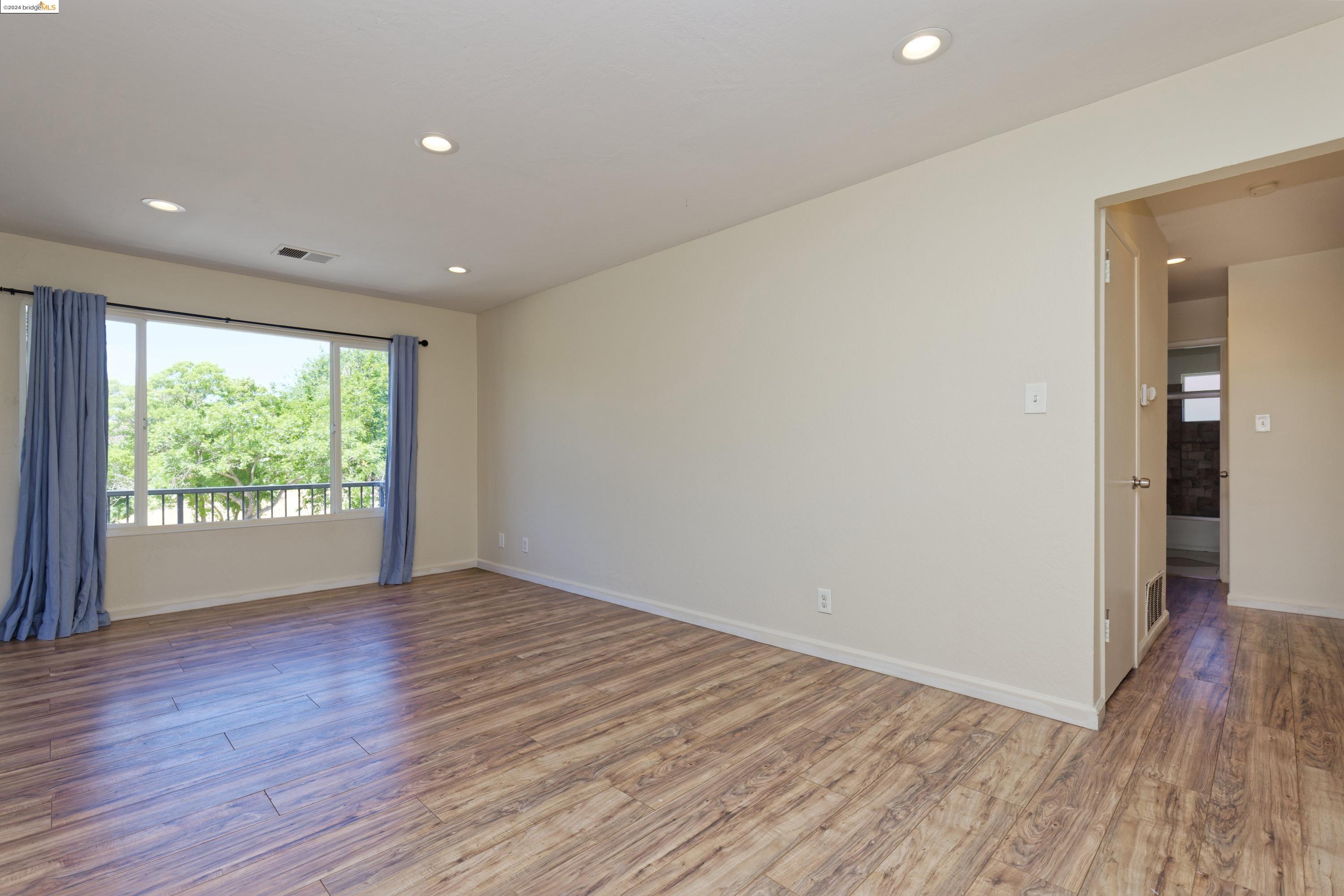 Photo #5: 41061515 Listing 