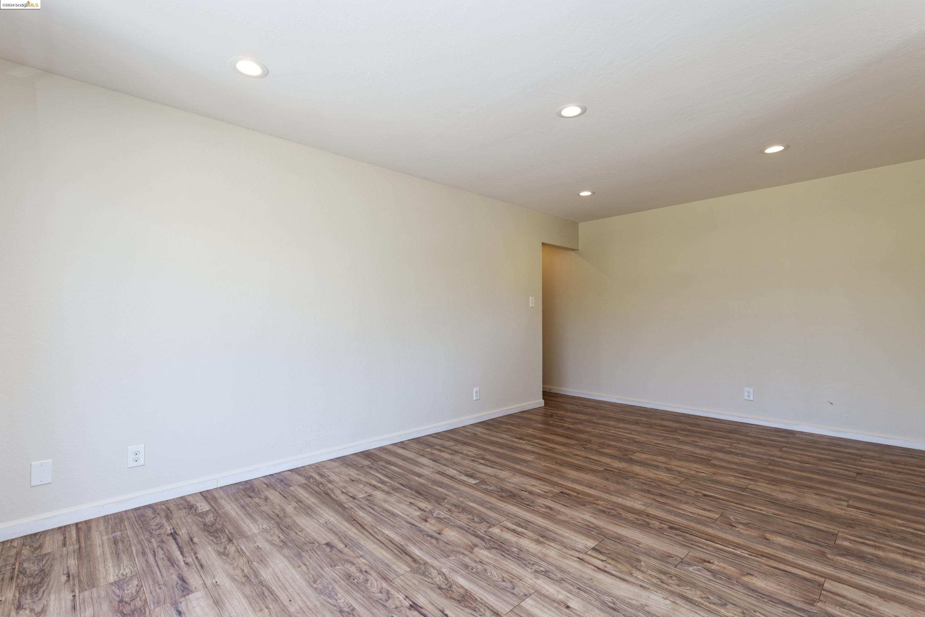 Photo #6: 41061515 Listing 