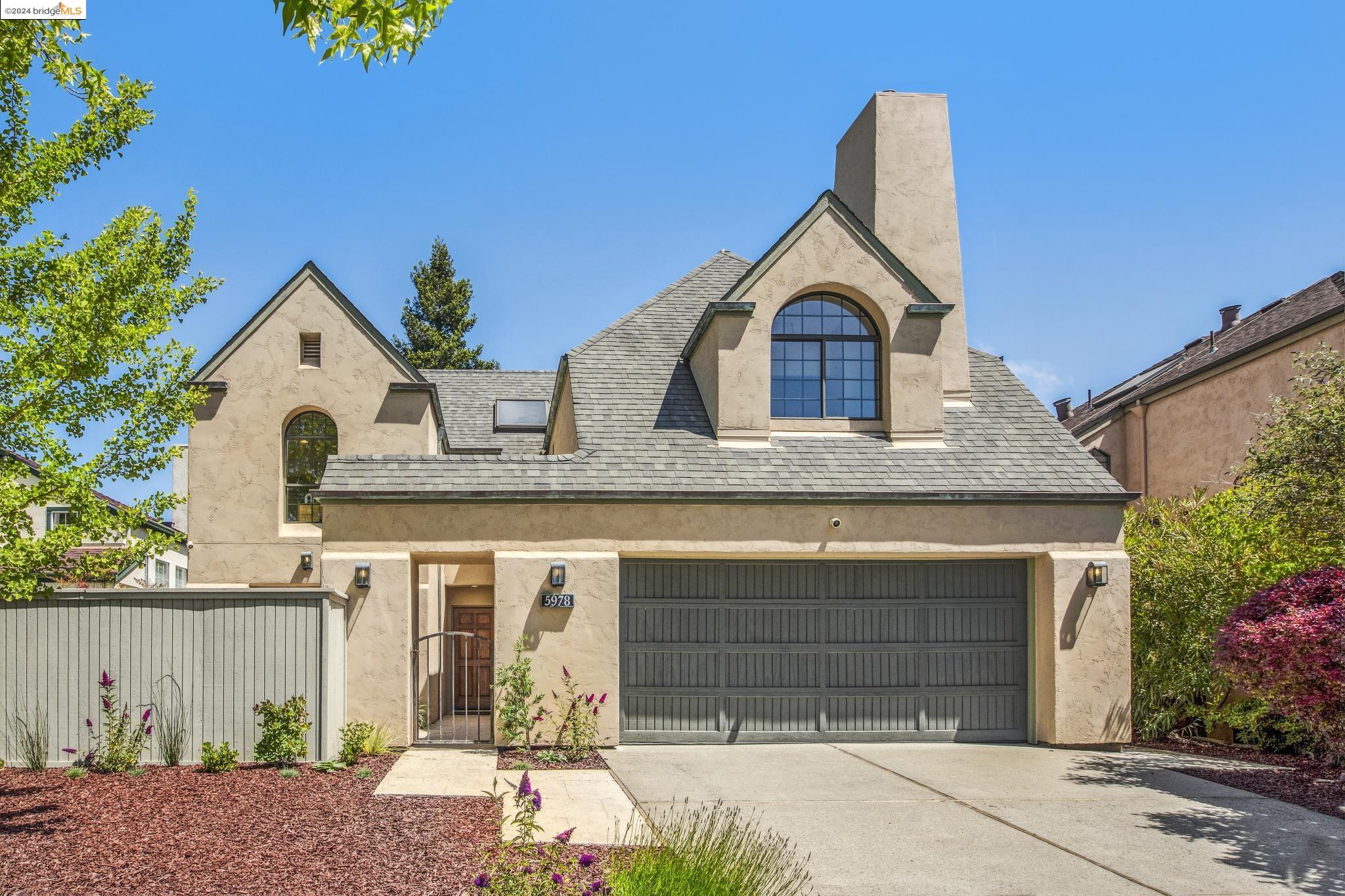 Detail Gallery Image 1 of 1 For 5978 Glenarms Dr, Oakland,  CA 94611 - 3 Beds | 3 Baths