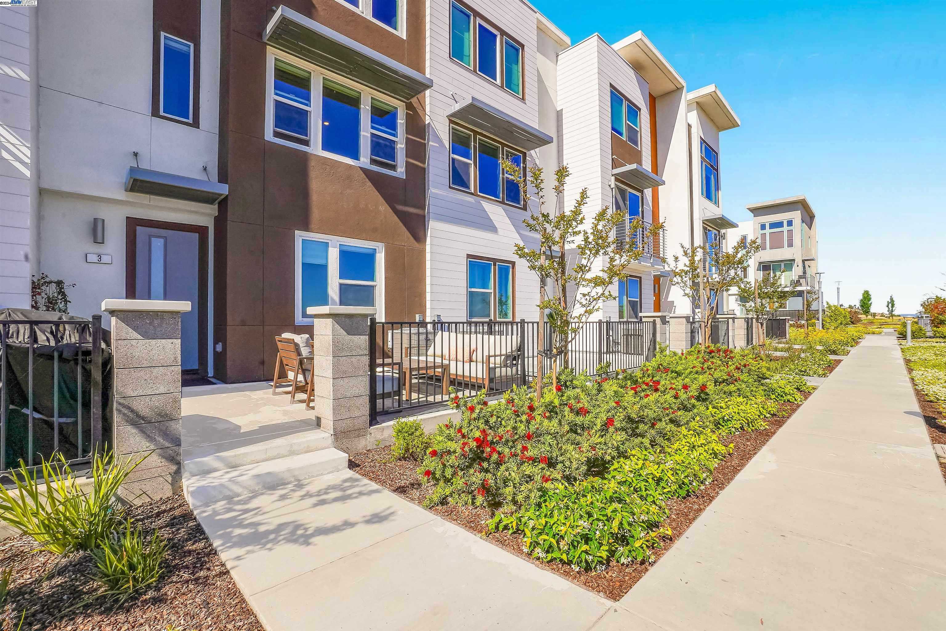 Detail Gallery Image 1 of 1 For 195 Manly Terrace #3,  San Jose,  CA 95136 - 3 Beds | 3/1 Baths