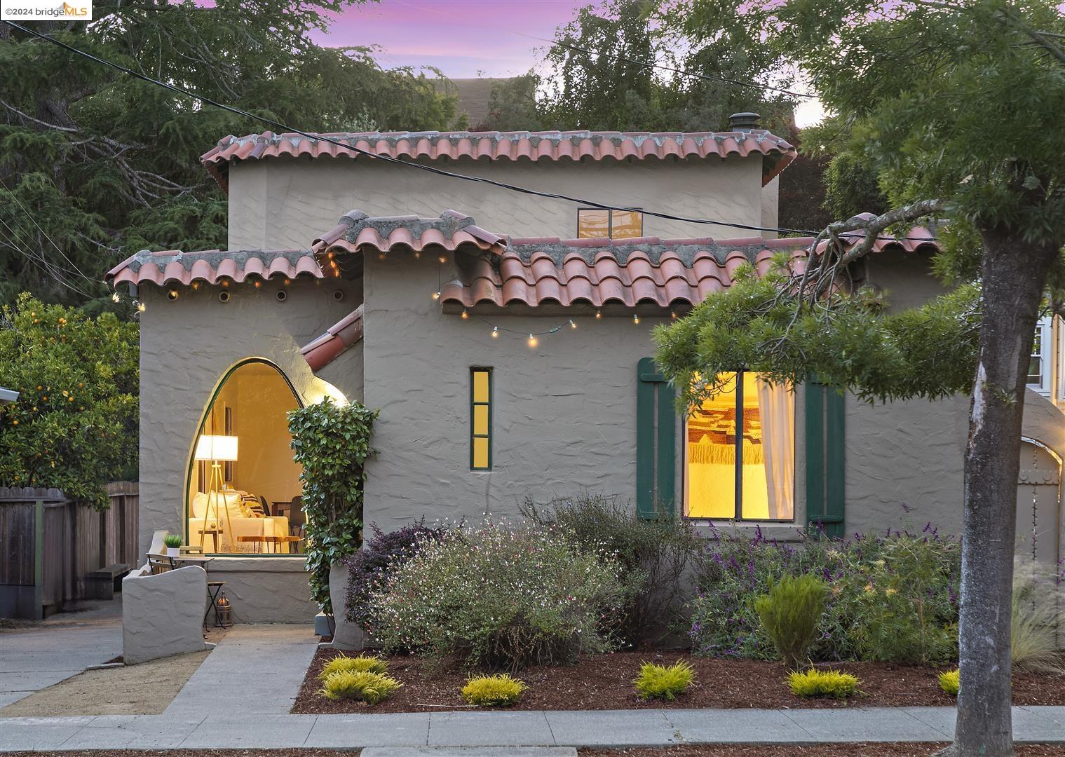 Detail Gallery Image 1 of 1 For 3971 Whittle Ave, Oakland,  CA 94602 - 4 Beds | 2 Baths
