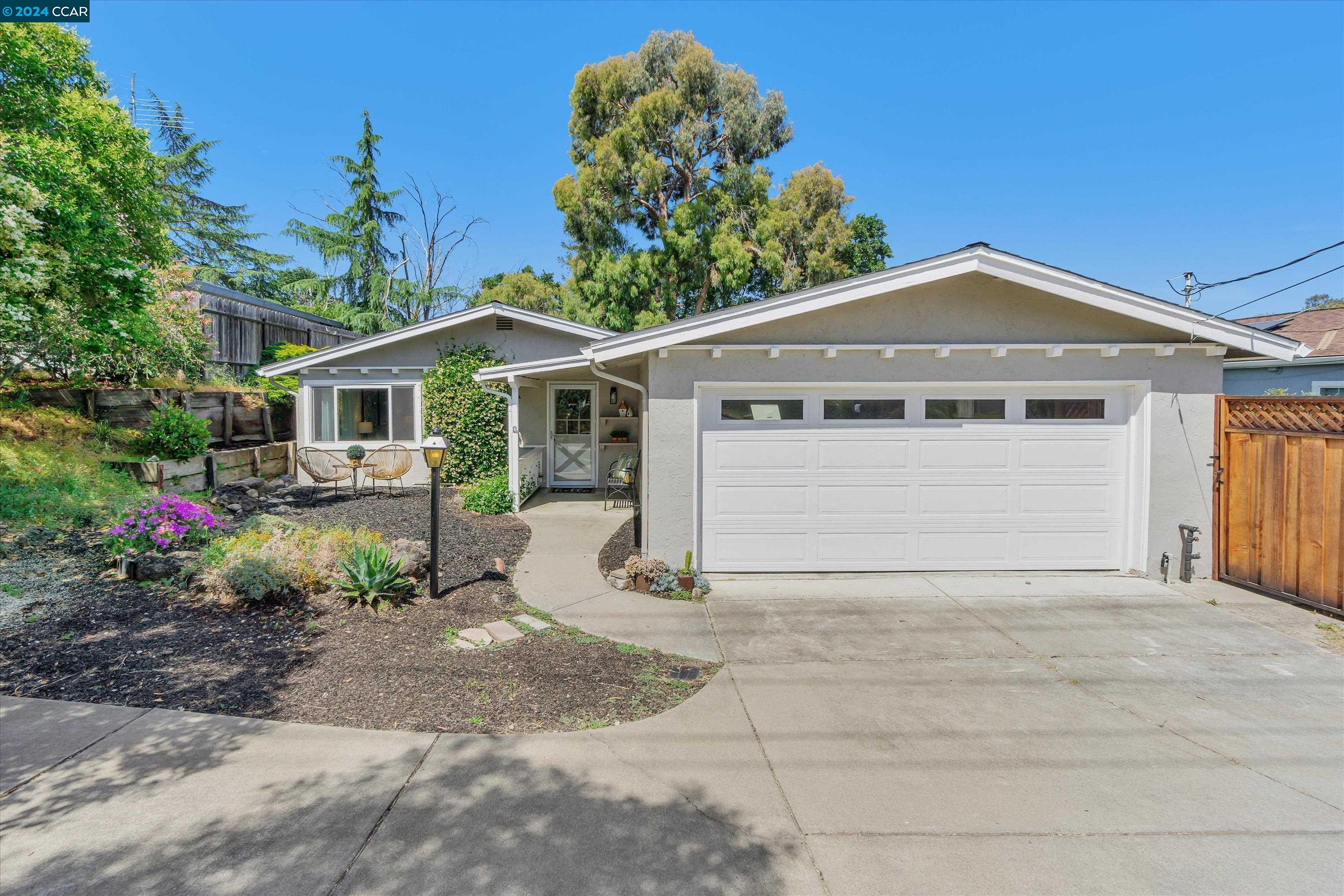Detail Gallery Image 1 of 1 For 259 Morello Ave, Martinez,  CA 94553 - 3 Beds | 2 Baths