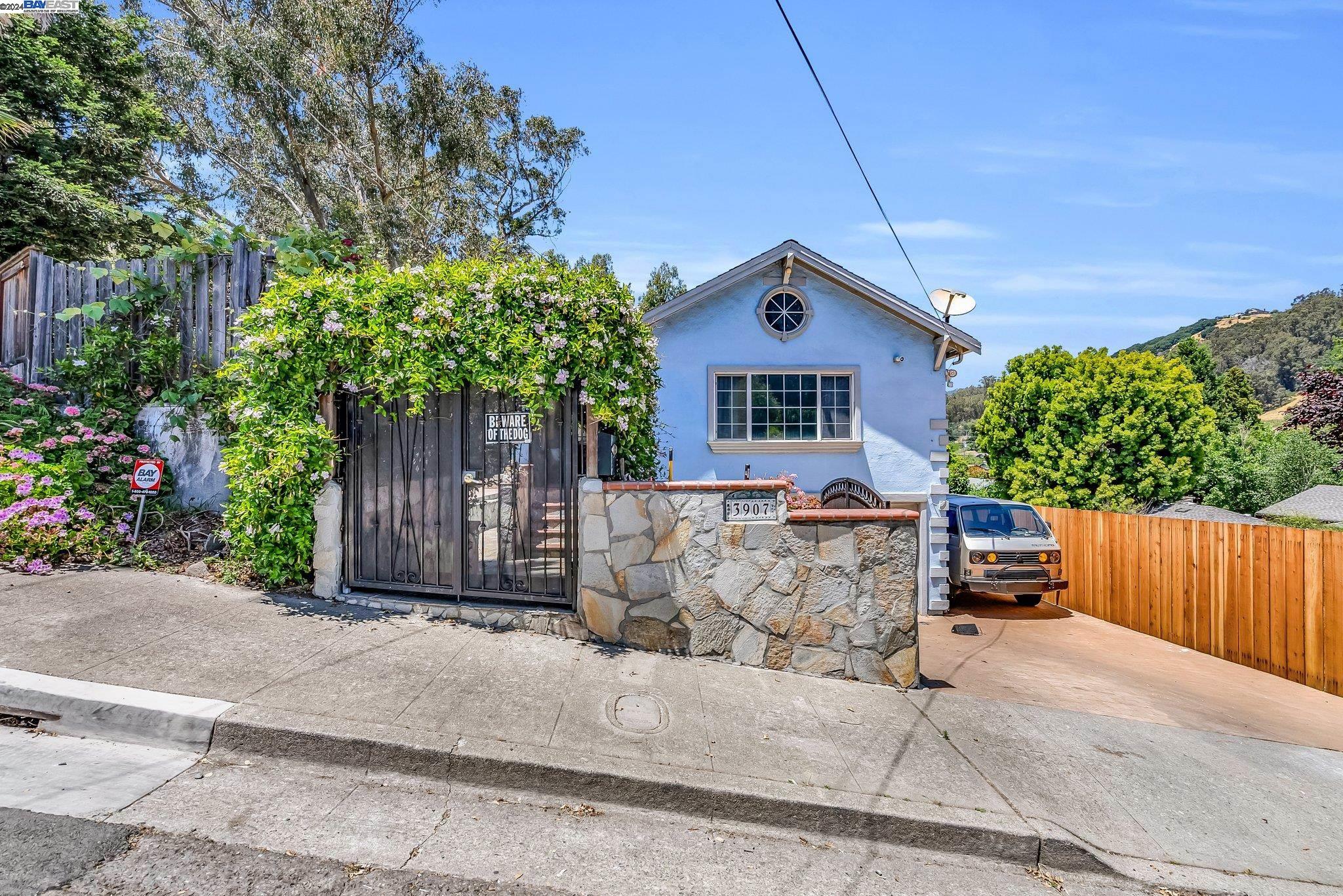 Detail Gallery Image 1 of 1 For 3907 Altamont Ave, Oakland,  CA 94605 - 3 Beds | 2 Baths