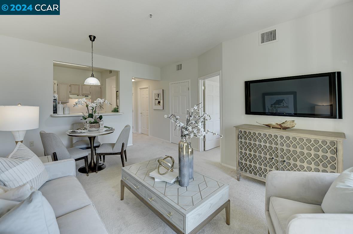 Photo #2: 41061772 Listing 