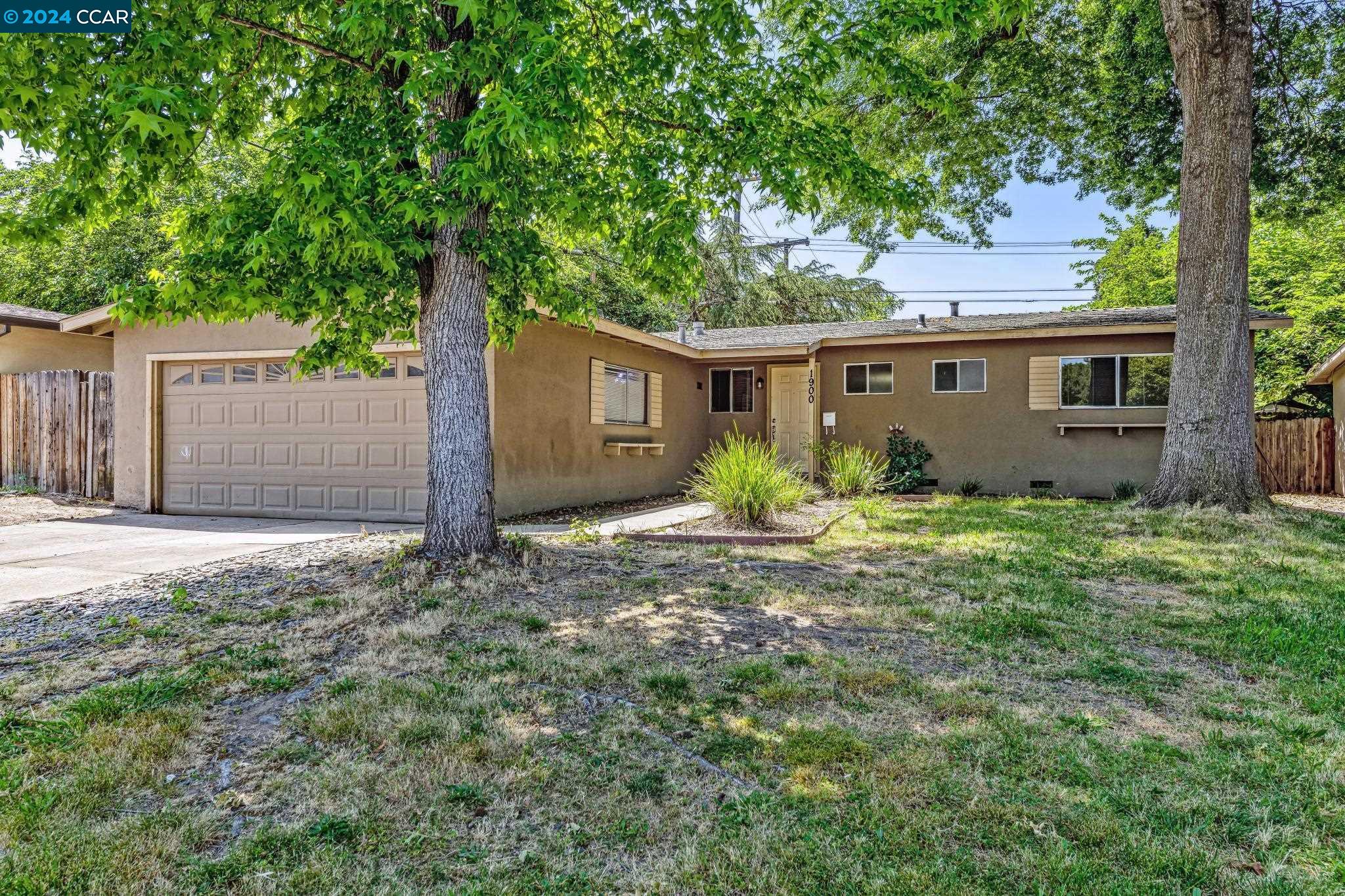 Detail Gallery Image 1 of 1 For 1900 Wildwood Way, Roseville,  CA 95661 - 3 Beds | 2 Baths